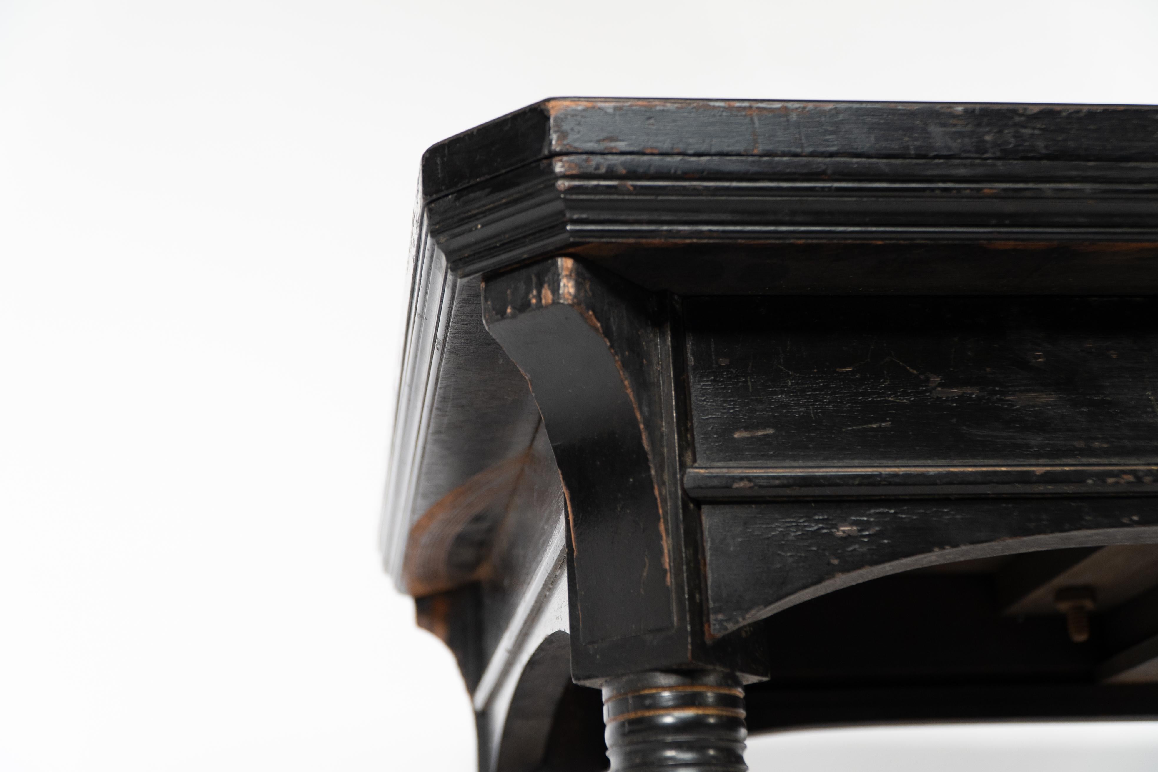 Bevan. Marsh Jones & Cribb. An Aesthetic Movement walnut ebonized card table For Sale 6