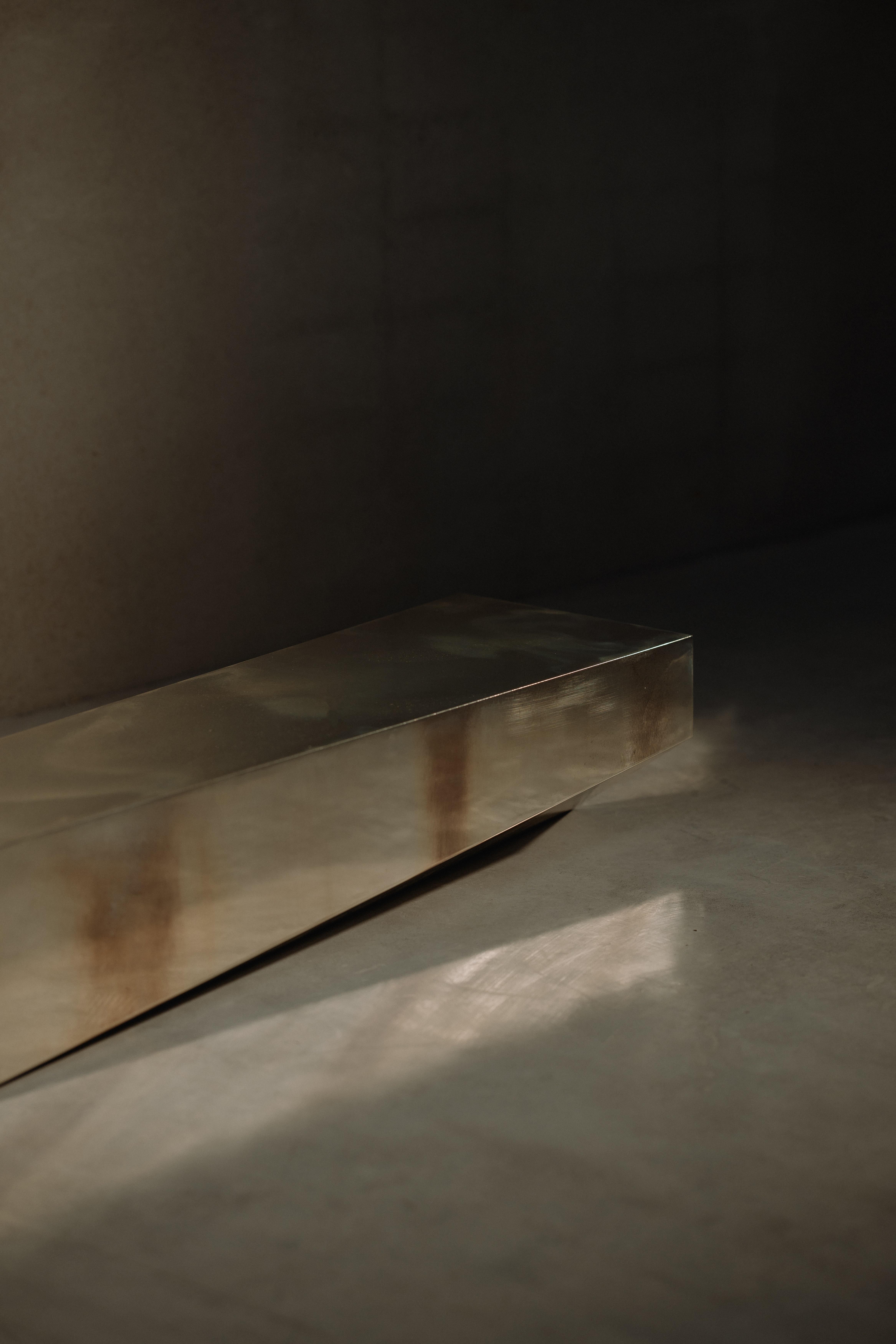 Table basse biseautée par HADGE en vente 1