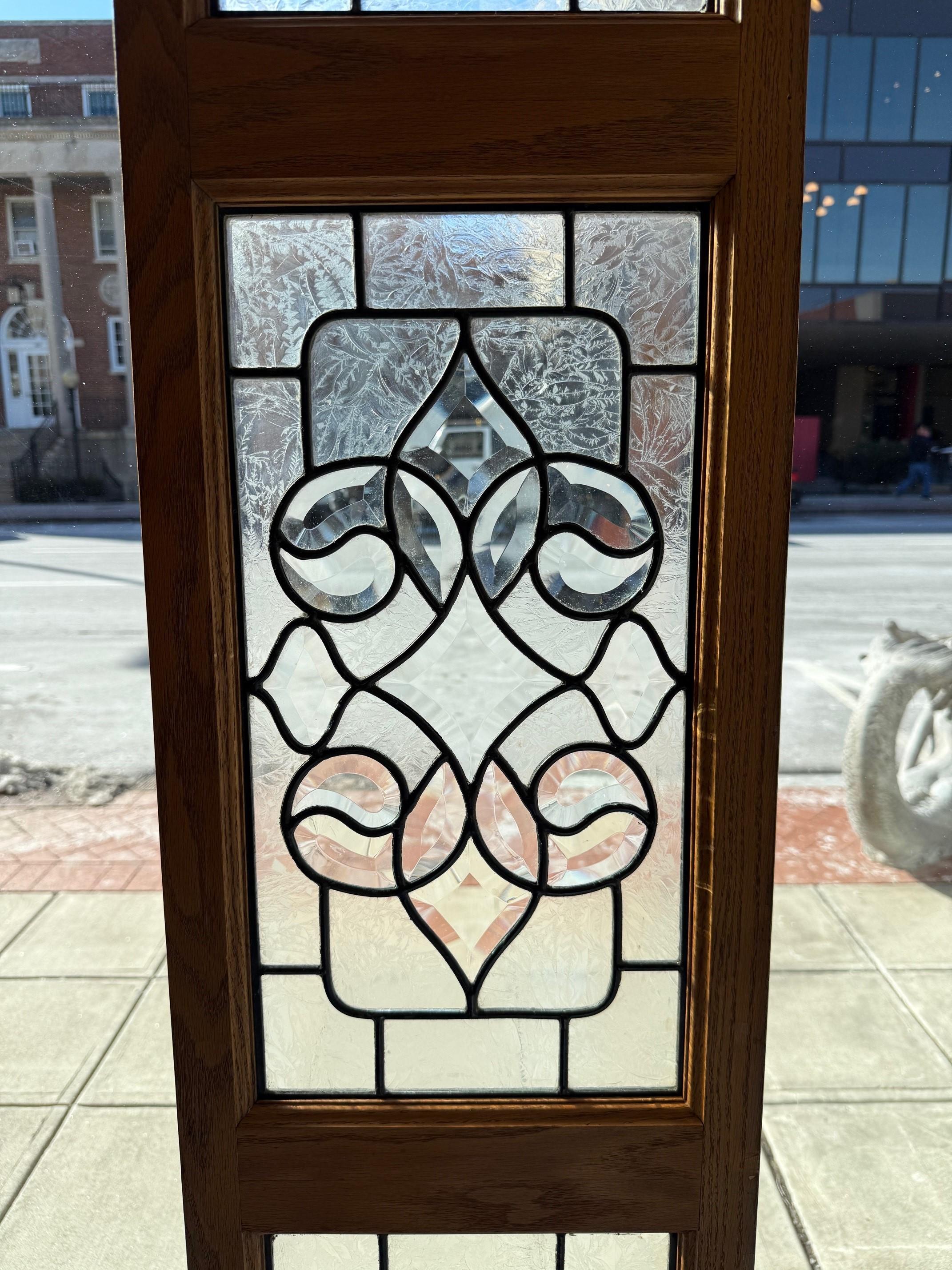 Beveled and Etched Glass Transom, 3 Panels in a Oak Frame In Good Condition For Sale In Stamford, CT