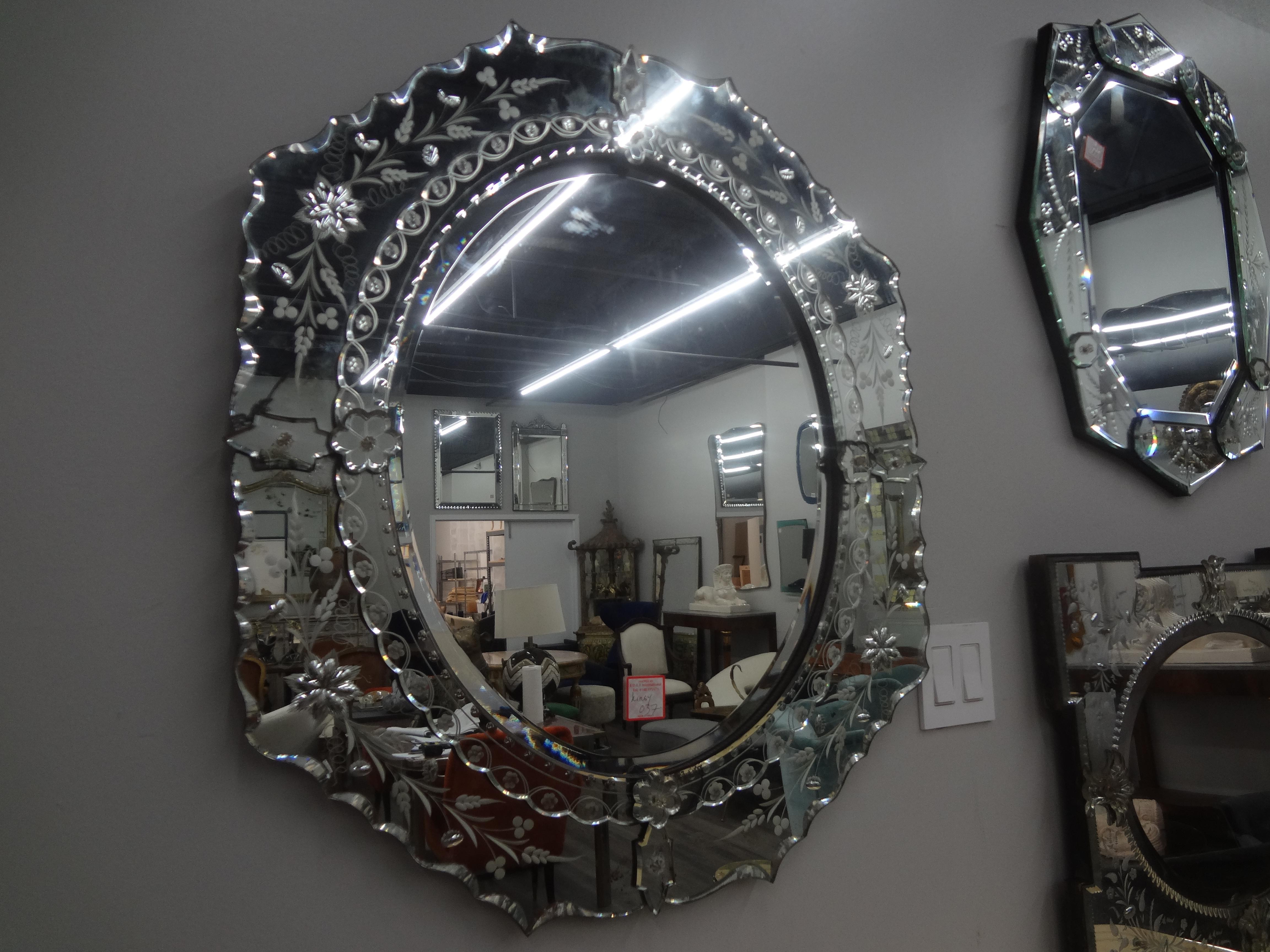 Beveled and Etched Venetian Mirror In Good Condition For Sale In Houston, TX