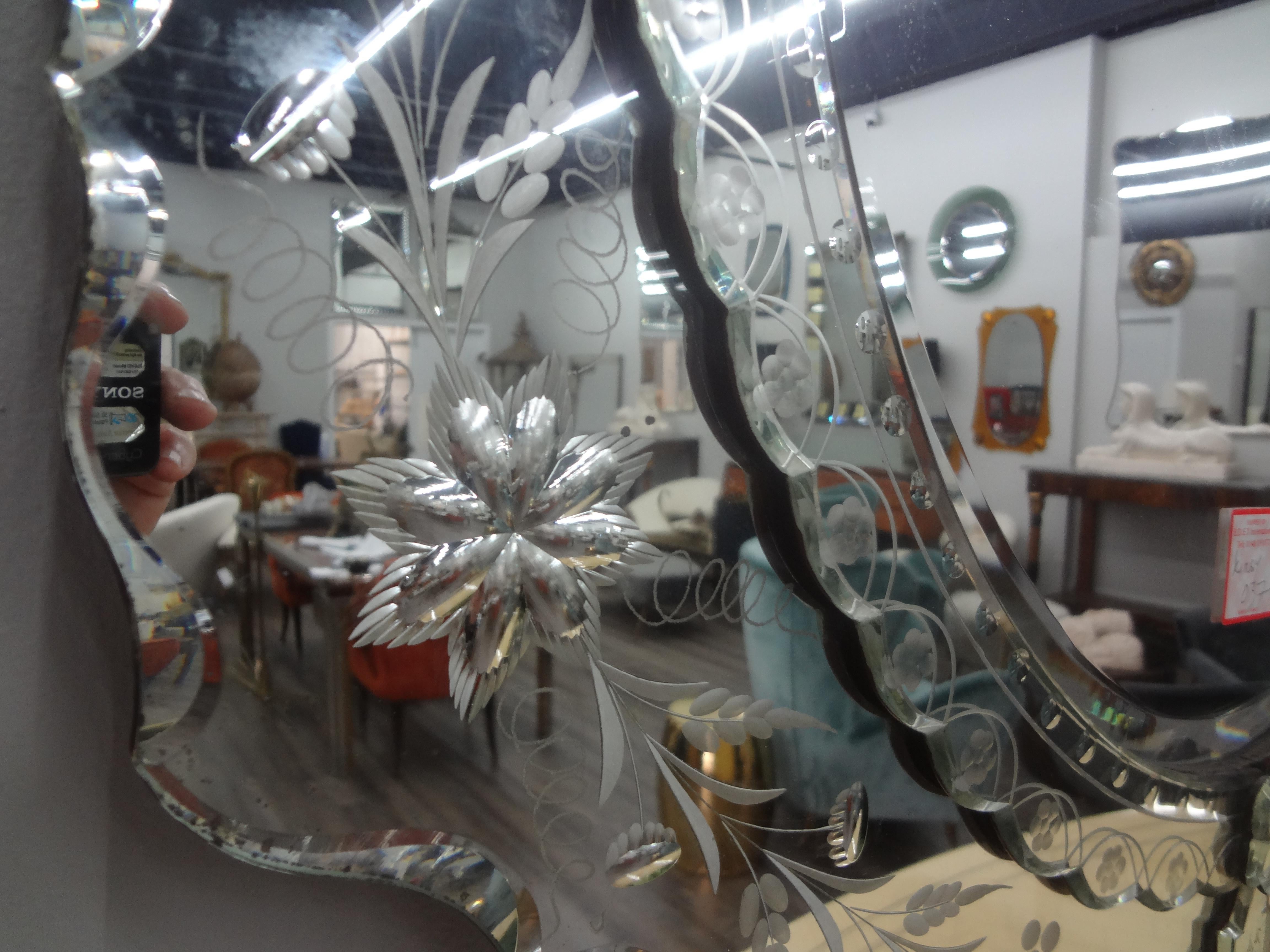 Abgeschrägter und geätzter venezianischer Spiegel (Frühes 20. Jahrhundert) im Angebot