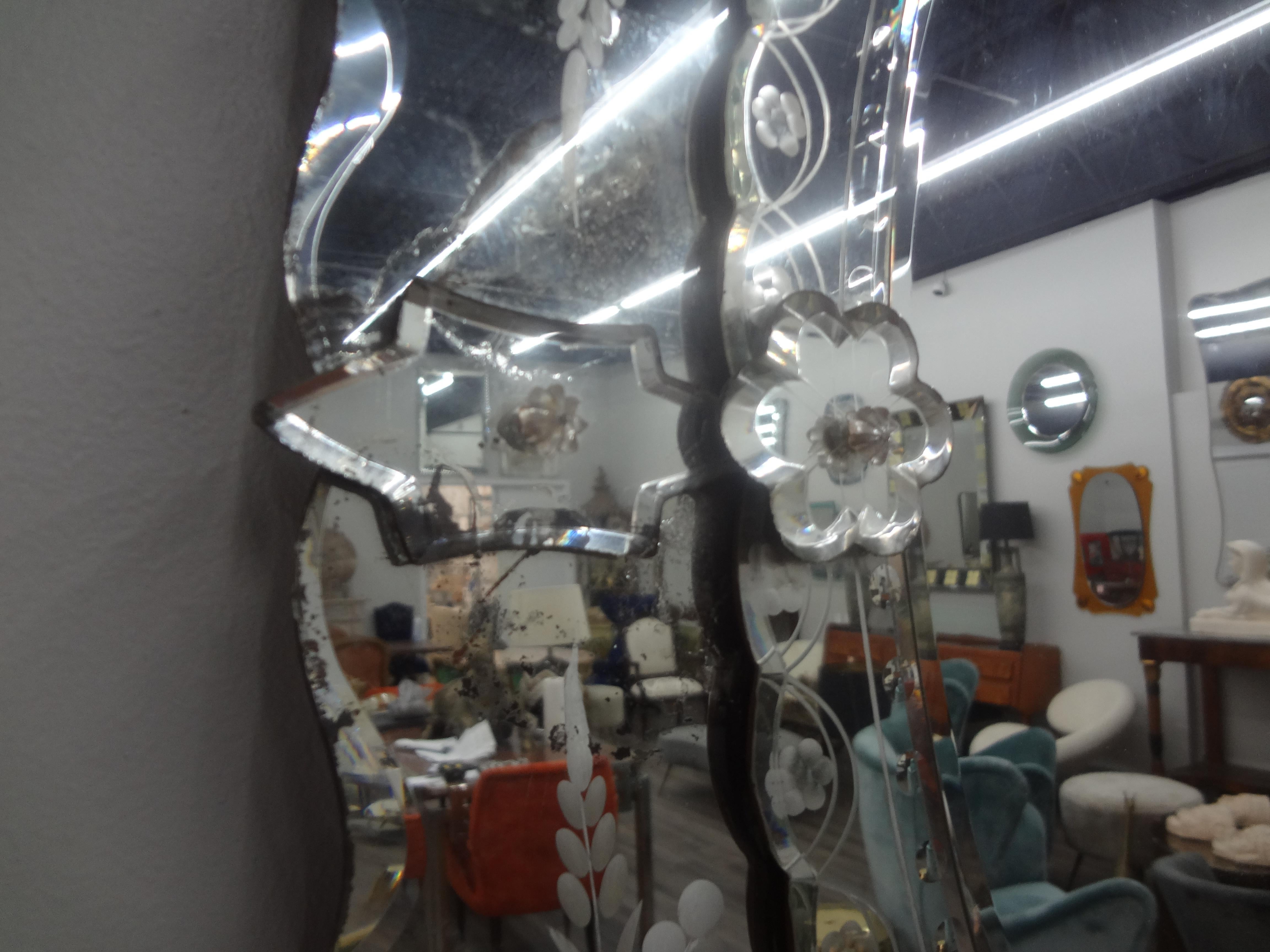 Abgeschrägter und geätzter venezianischer Spiegel im Angebot 1