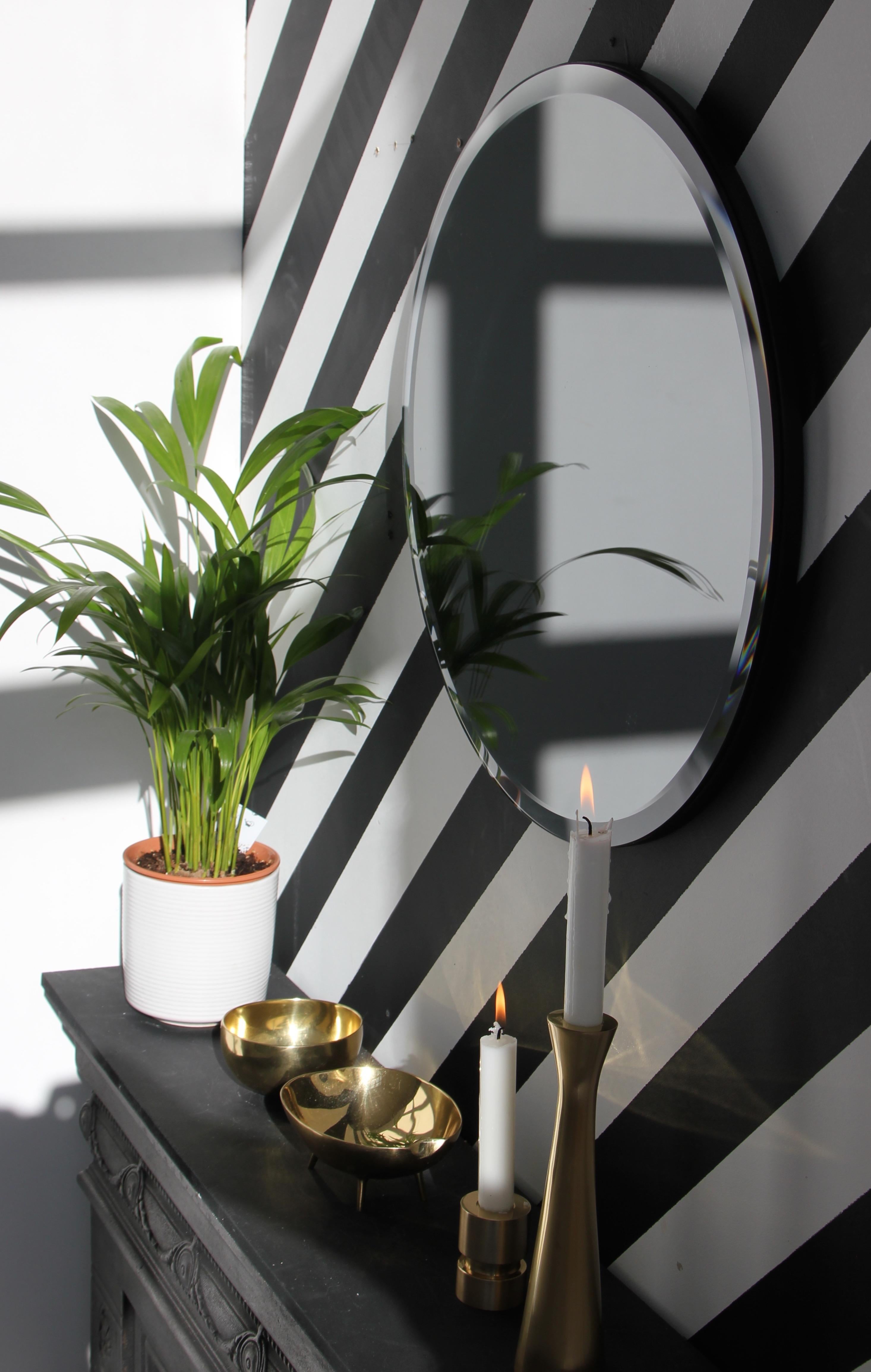 Organique Miroir biseauté noir teinté rond sans cadre Orbis, dos en faux cuir, XL en vente