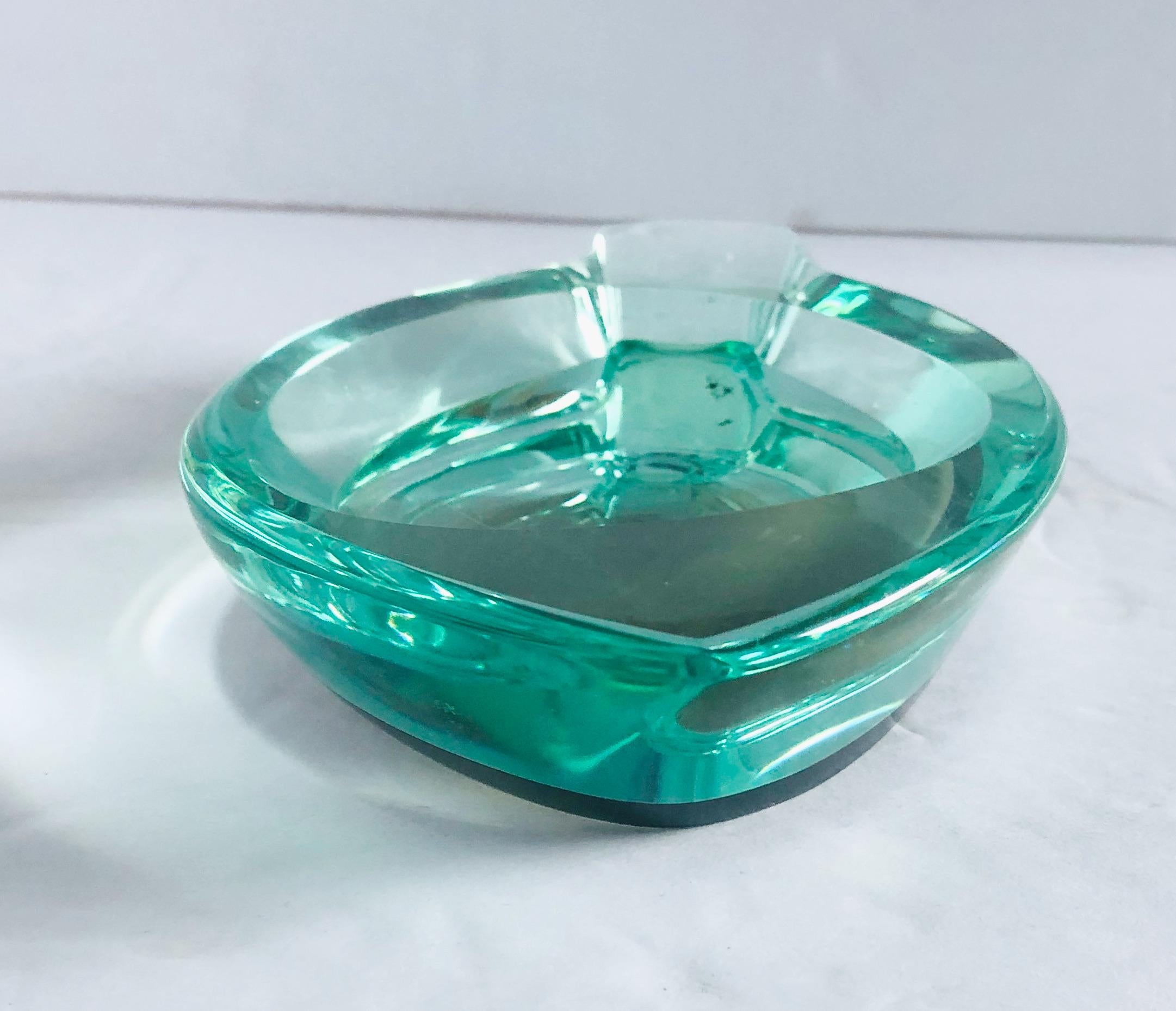Aschenbecher aus abgeschrägtem Glas von Fontana Arte (Italienisch) im Angebot