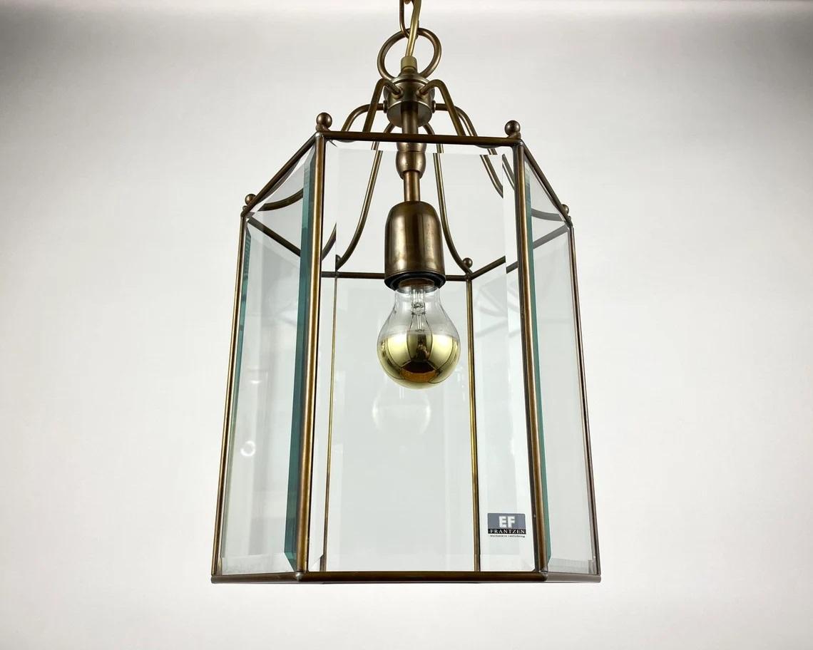 Stylish lantern from the Dutch light company EF. Frantzen.


This Lantern made of Brass and Beveled glass.


In very good condition. No chips or cracks.


For one bulb - e27.

The wiring is in working order.

The wiring is suitable for