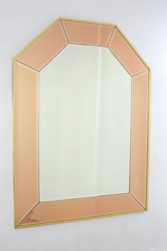 Abgeschrägter rosafarbener Konsolenspiegel / Wandspiegel, großformatig, ca. 1960er Jahre