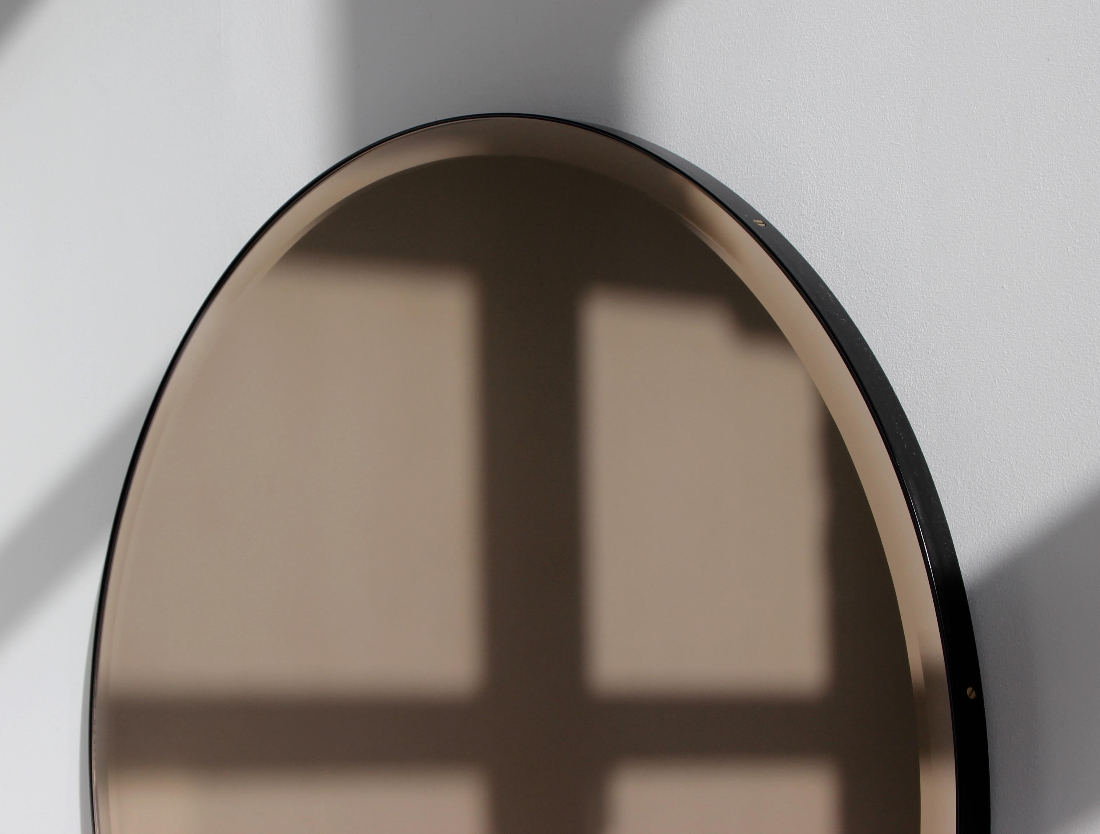 Poudré Orbis Bronze Tinted Round Beveled Art Deco Mirror with a Black Frame, Small (Miroir art déco biseauté teinté en bronze avec cadre noir) en vente