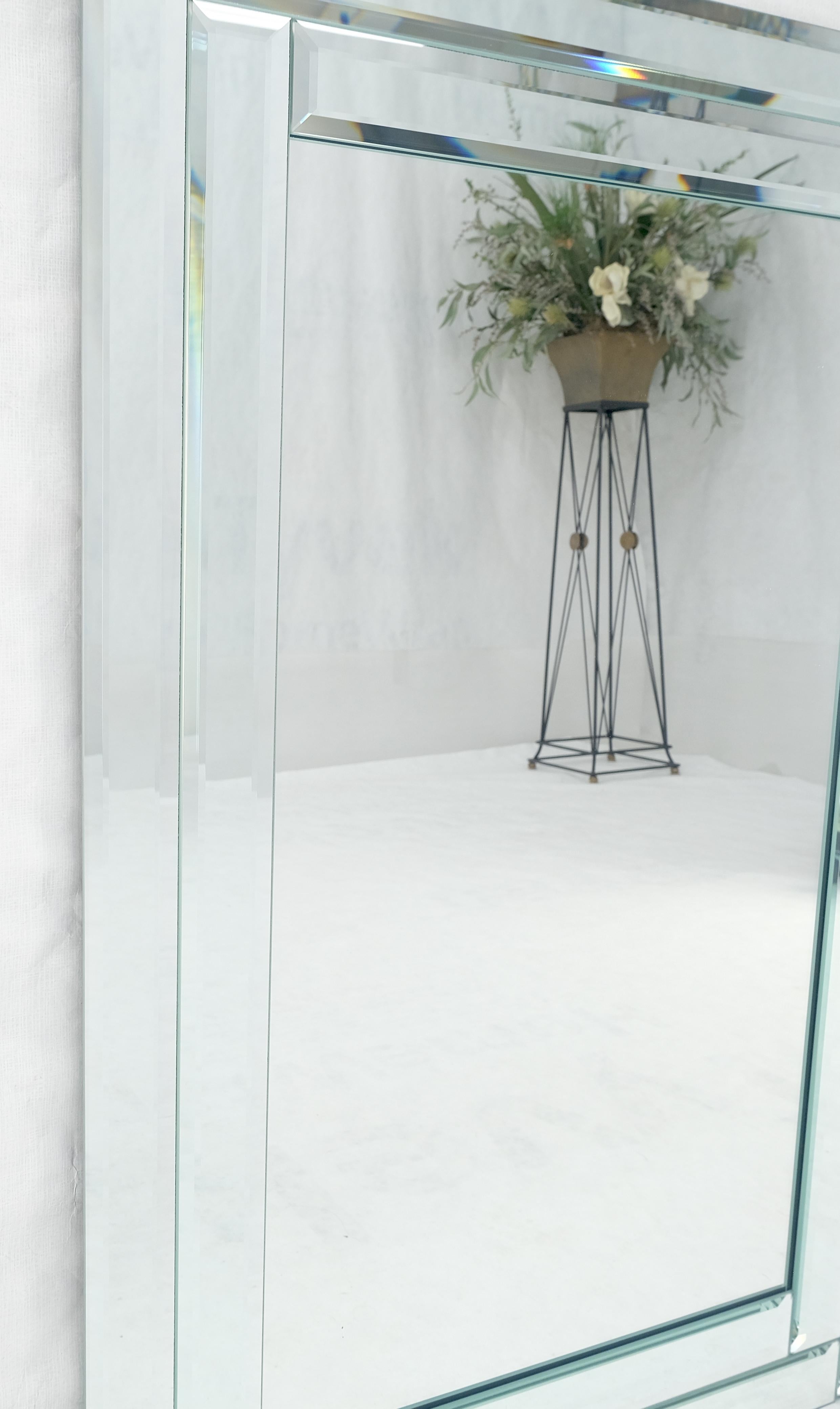20ième siècle Miroir biseauté 24x36 Cadre Miroir mural Studio A c1970s MINT en vente