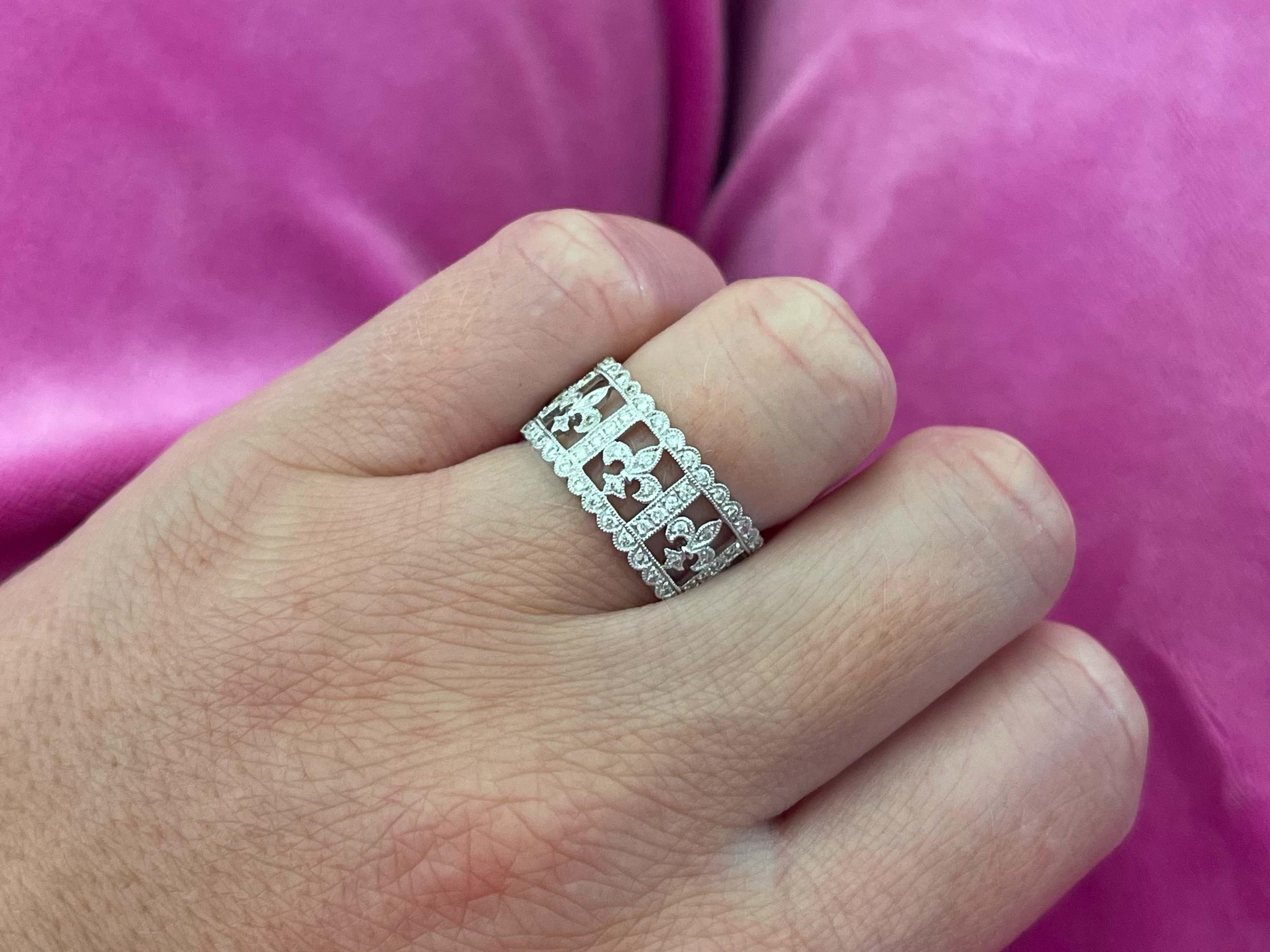 Item Specifications:

Metal: 18k White Gold

Total Diamond Carat Weight: 0.77 carats 

Diamond Color: G-H

Diamond Clarity: VS

Ring Size: 6.5

Total Weight: 5.3 Grams

Stamped: 