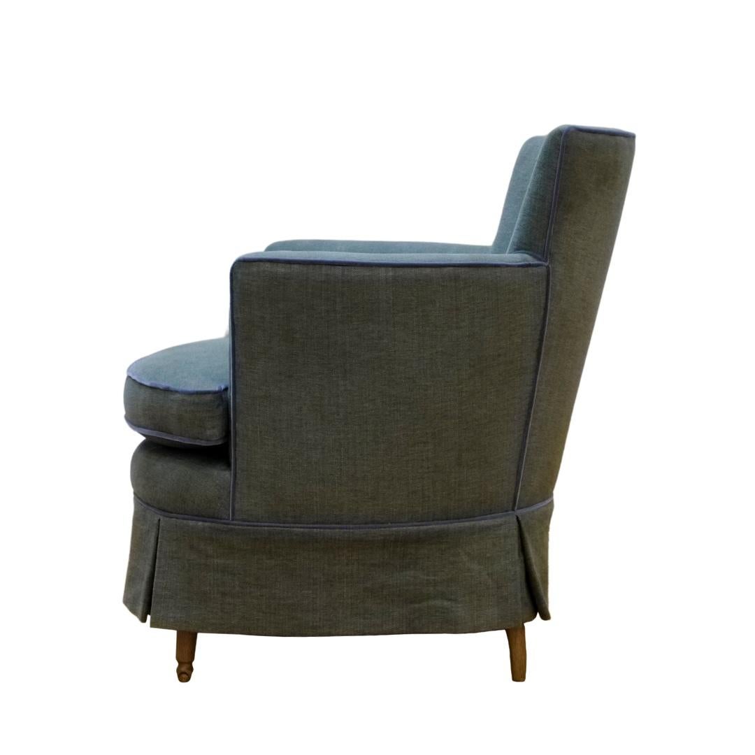 Américain Beverly Chair, in COM with Summer Aged Oak, by August Abode en vente