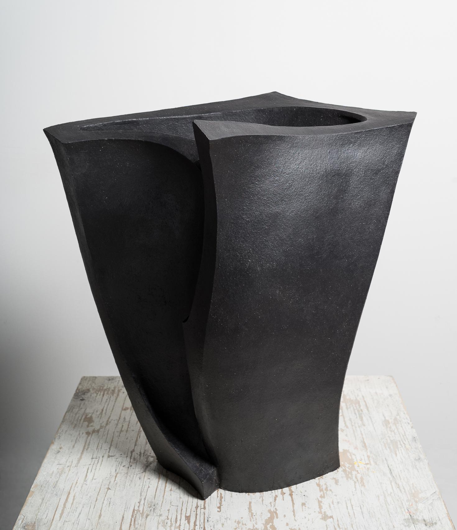 Abstract Sculpture Beverly Morrison - Amante, Sculpture abstraite incrustée en argile, 2019