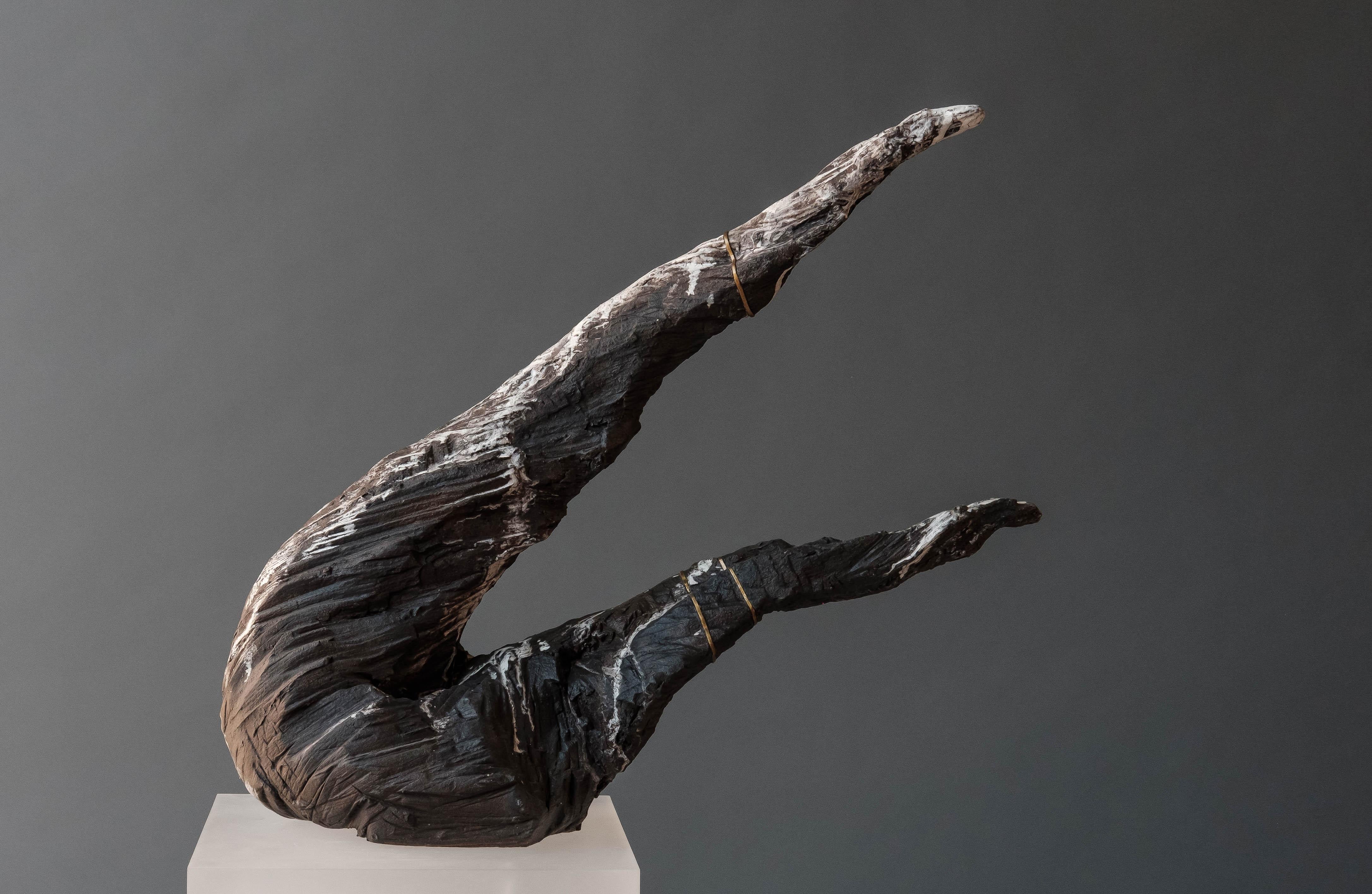 Beverly Morrison Abstract Sculpture – Abstrakte Skulptur „The Reach“ aus Ton, 2019