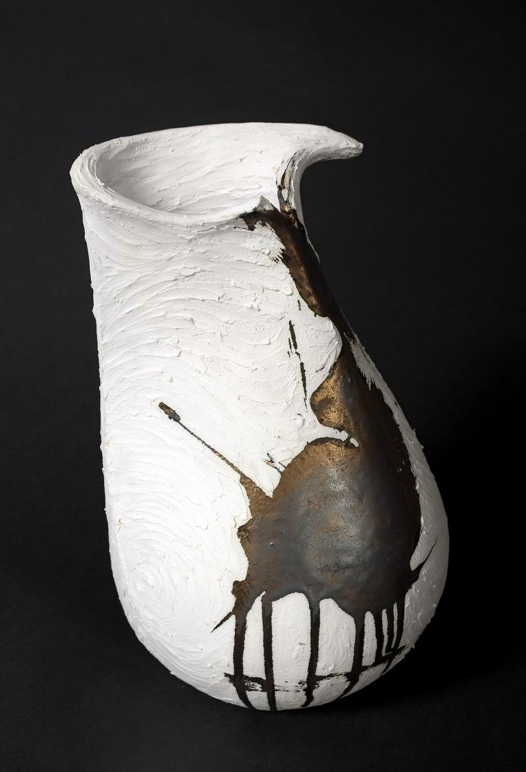 Beverly Morrison Vase en blanc et or n° 111, sculpture abstraite en