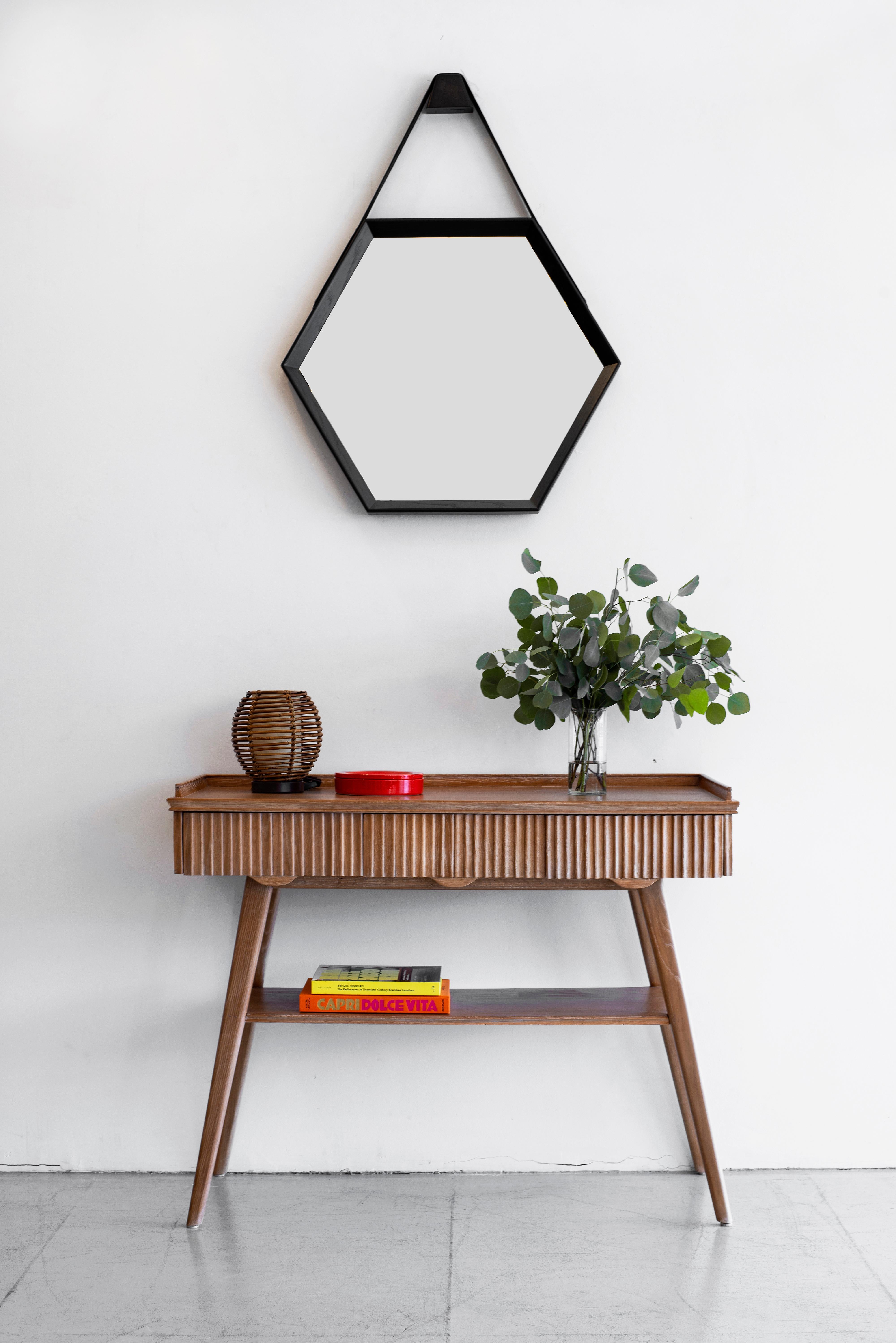 Cuir Miroir hexagonal en chêne de Beverly et cuir par Orange Los Angeles en vente
