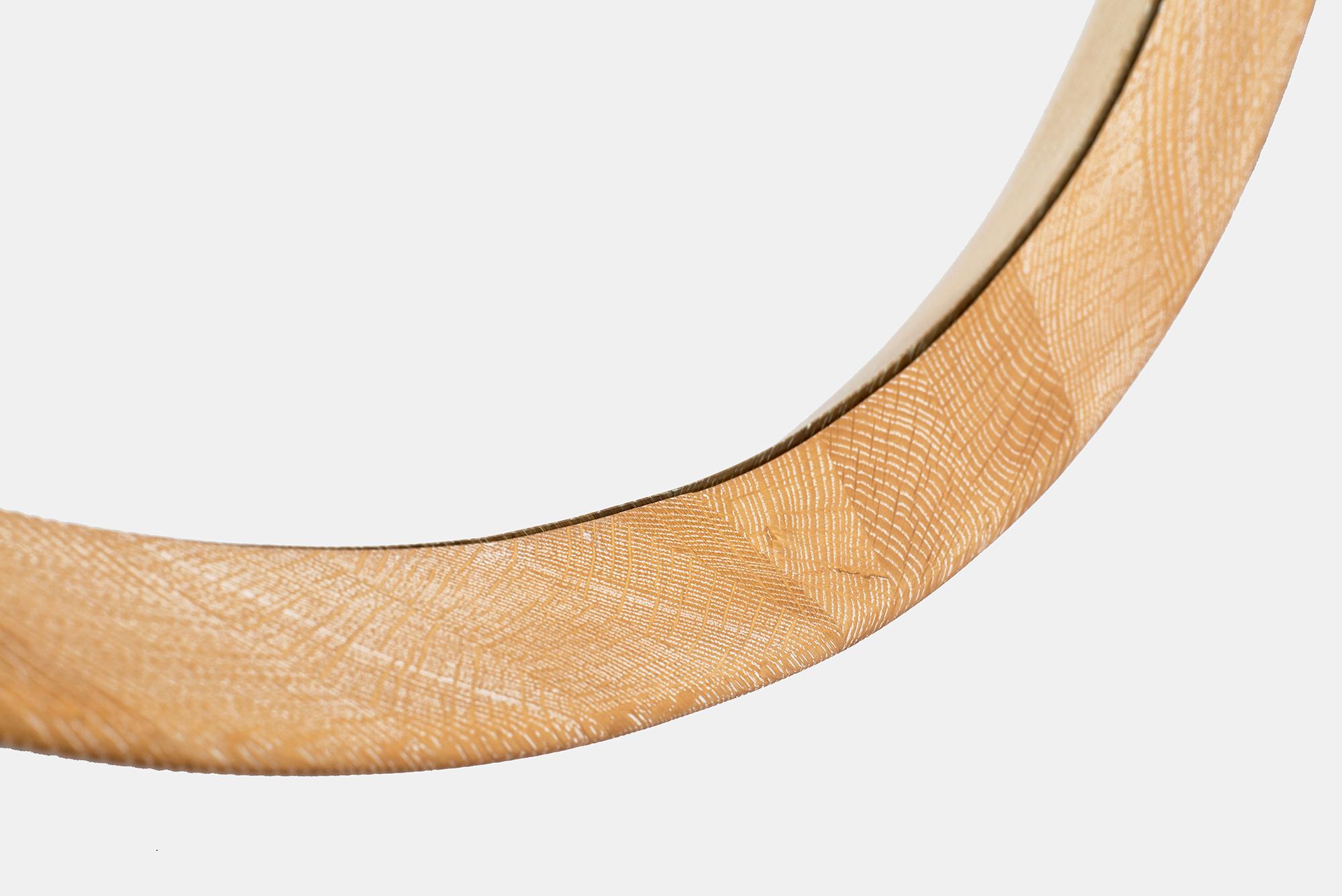 Cuir Miroir rond en chêne et cuir Beverly, cérusé en vente