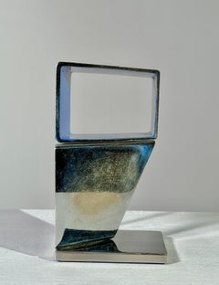 "Senza titolo" Beverly Pepper, scultura architettonica in acciaio e blu ultra marino