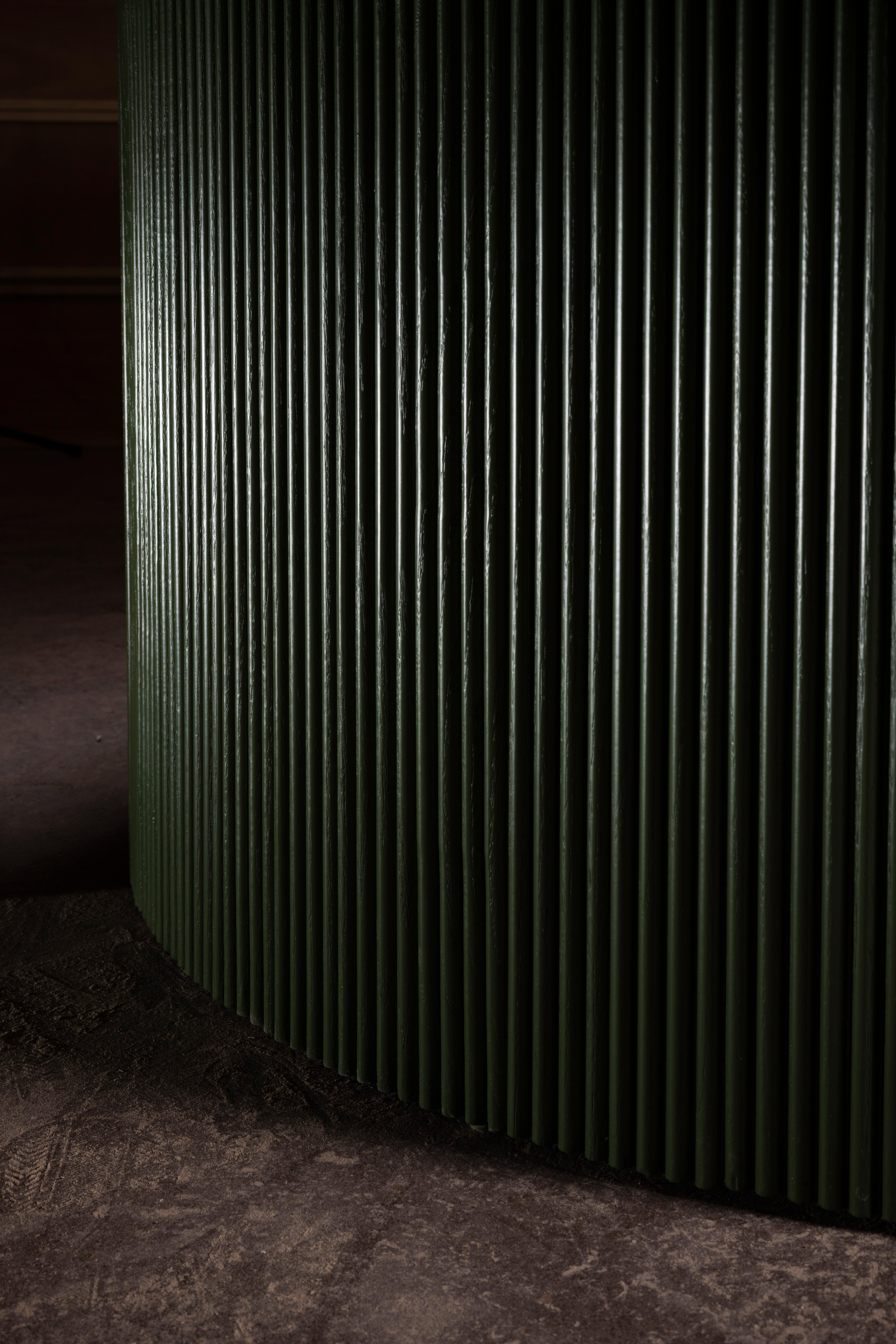 Beverly Round Dining Table in Solid Oak with Round Fluted Base by No Age Studio In New Condition For Sale In Geneve, CH