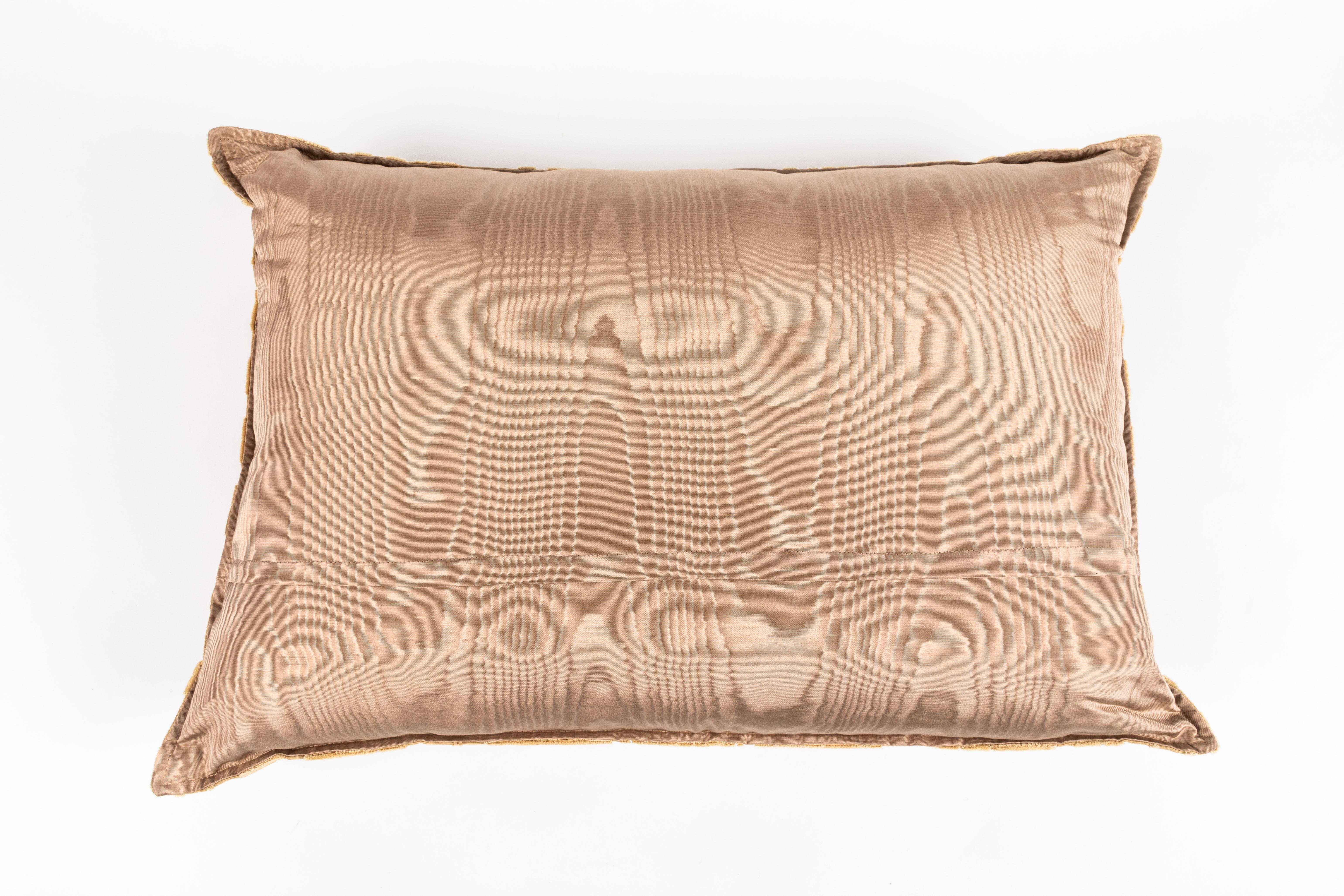 Bevilacqua Animal Motif 'Bestiario' Handcut Gold Velvet Pillow 1