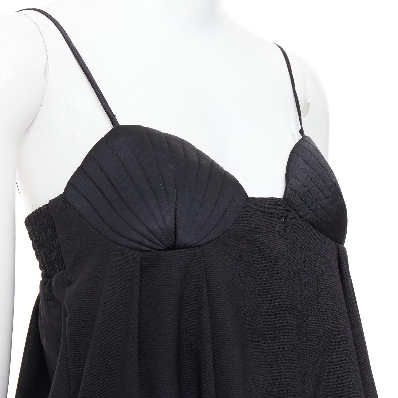 BEVZA black 100% wool Seashell bust wide leg overall jumpsuit XS
Reference: LNKO/A02548
Brand: Bevza
Model: Bevza Seashell Overalls
Material: Wool
Color: Black
Pattern: Solid
Closure: Zip Fly
Lining: Black Fabric
Extra Details: Lightweight woven