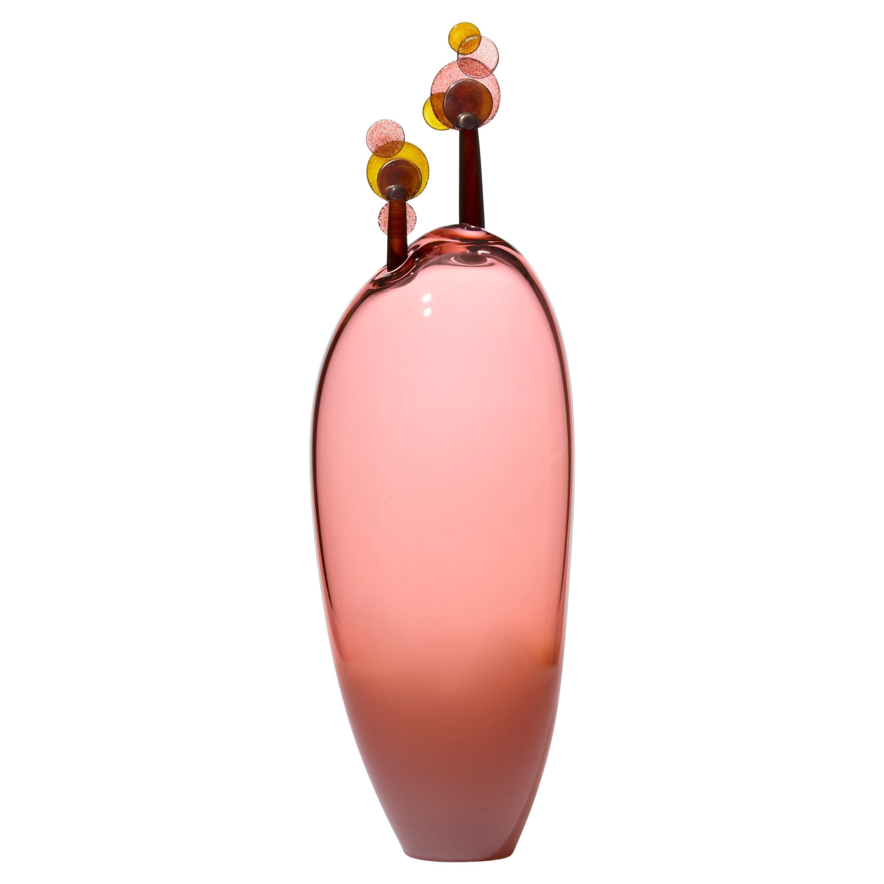 Beyond the Horizon III, sculpture en verre soufflé à la main rose et ambre de Louis Thompson