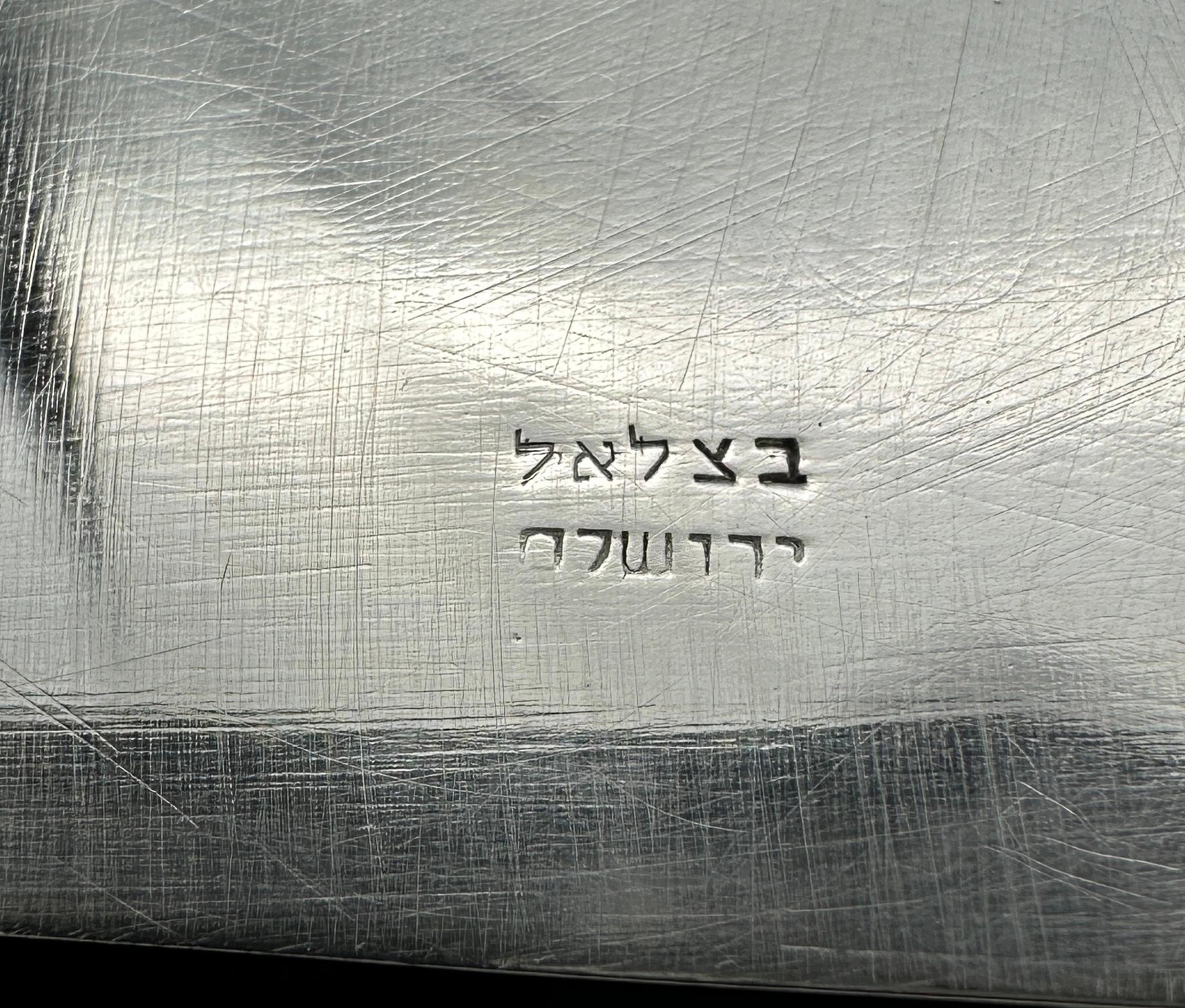 Lampada di Hanukah in argento Bezalel Jerusalem con pietre incastonate, Yehia Yemini circa 1920 in vendita 10
