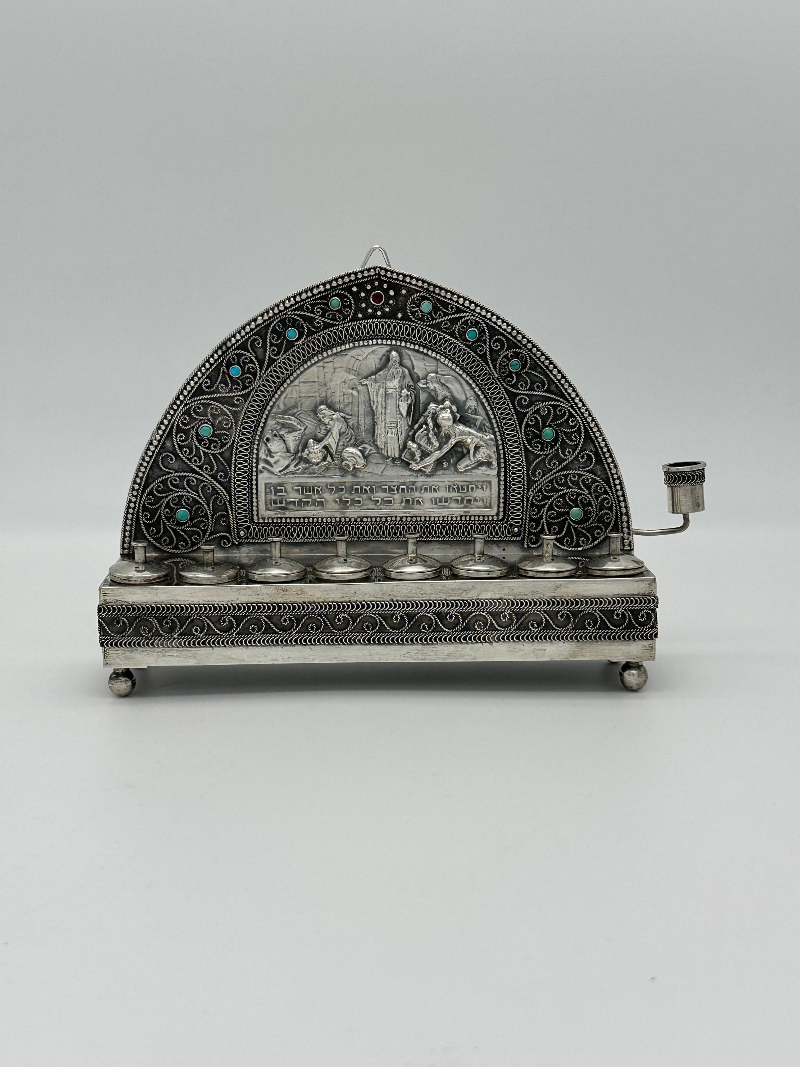 Appliqué Lampada di Hanukah in argento Bezalel Jerusalem con pietre incastonate, Yehia Yemini circa 1920 in vendita