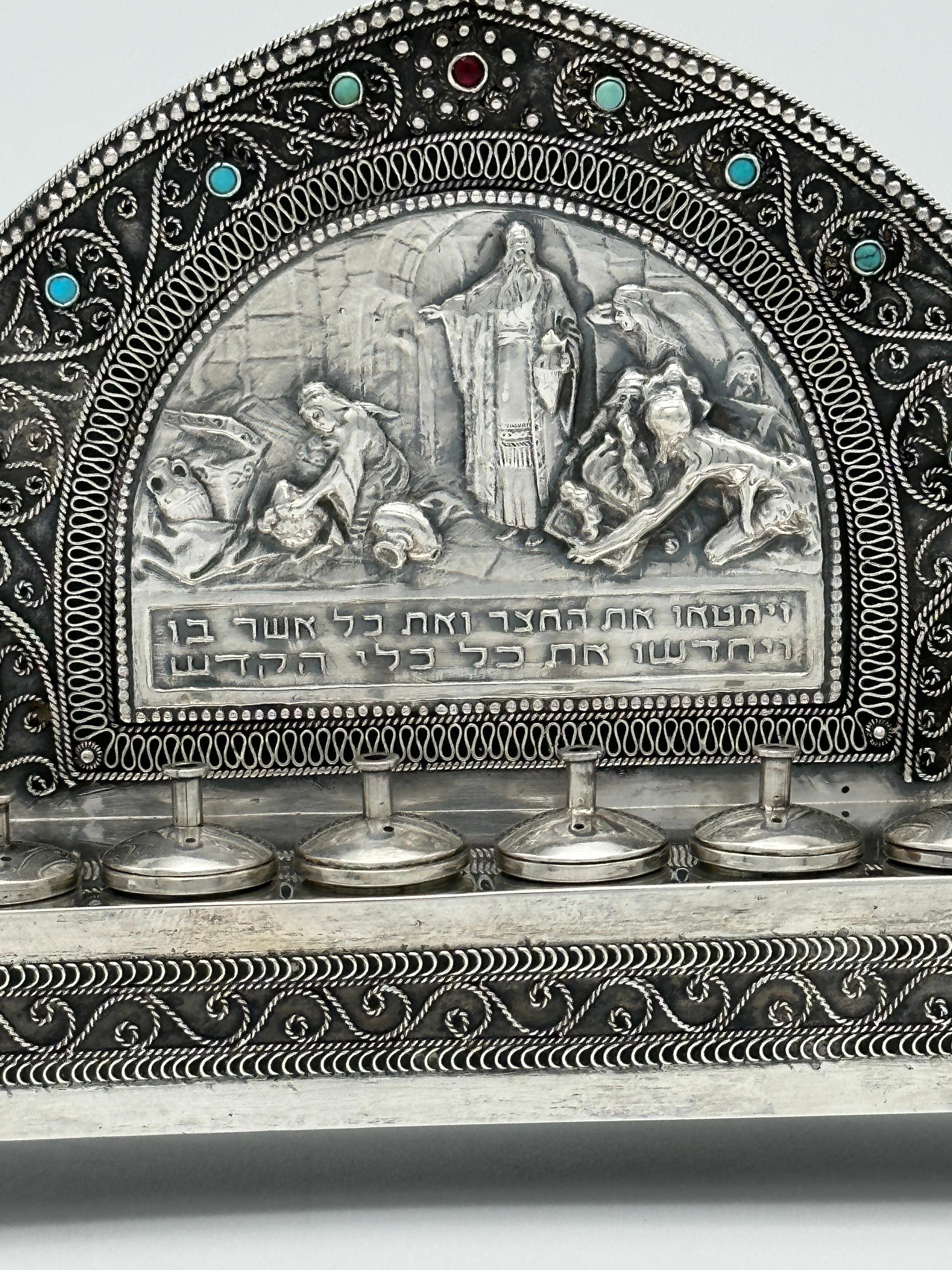 Lampada di Hanukah in argento Bezalel Jerusalem con pietre incastonate, Yehia Yemini circa 1920 In condizioni buone in vendita a Tel Aviv - Jaffa, IL
