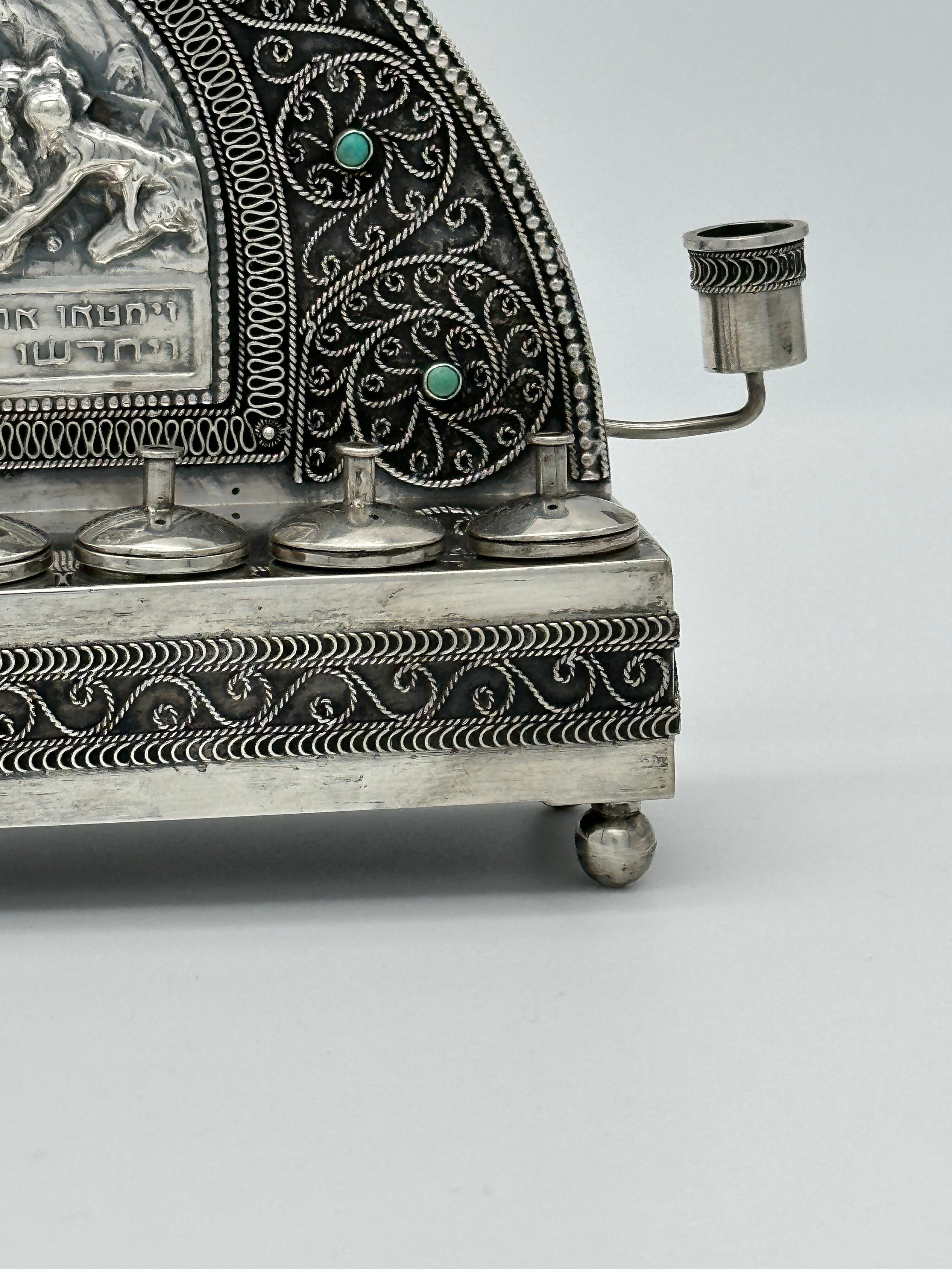 Inizio XX secolo Lampada di Hanukah in argento Bezalel Jerusalem con pietre incastonate, Yehia Yemini circa 1920 in vendita