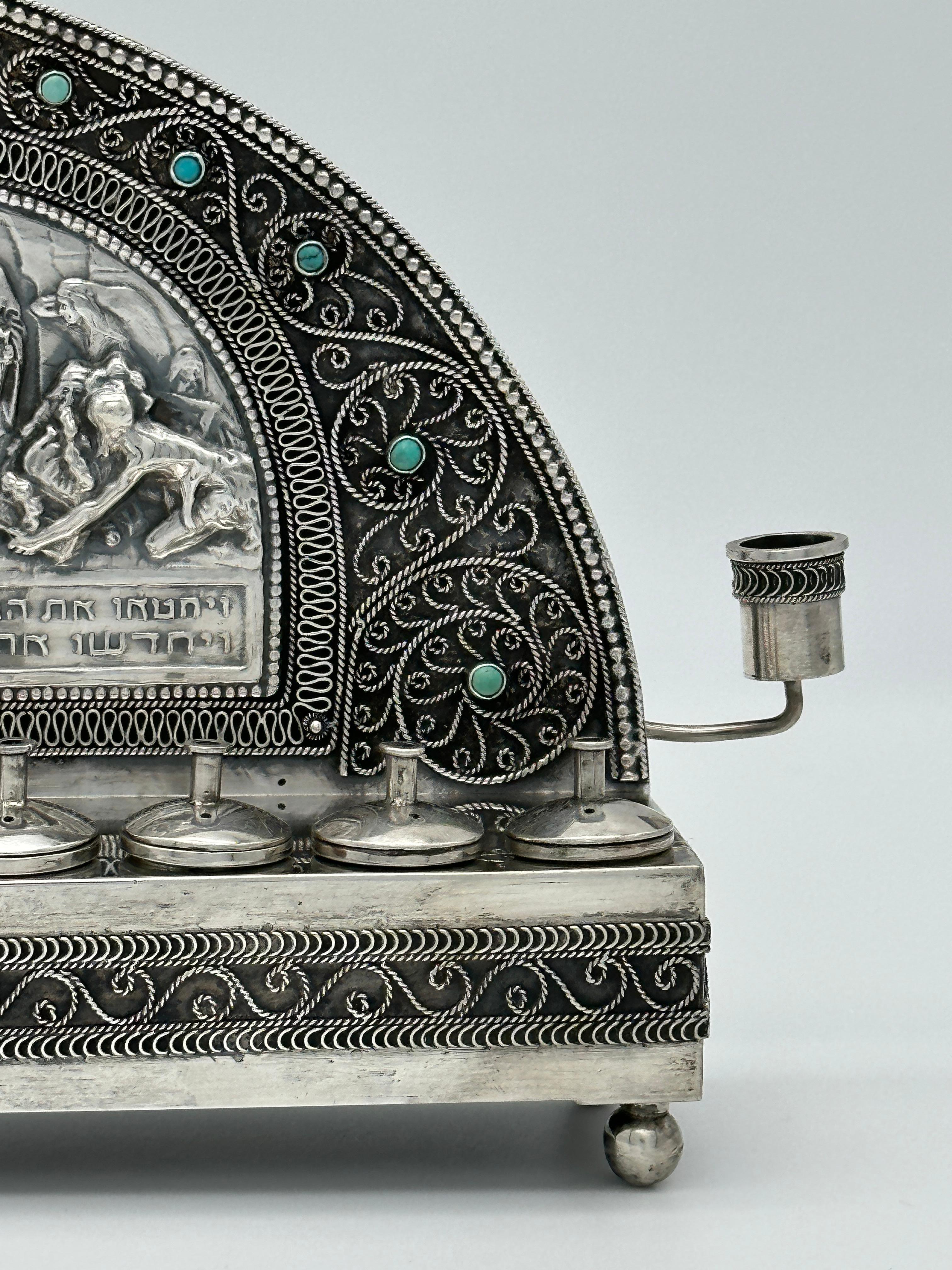 Argento 925 Lampada di Hanukah in argento Bezalel Jerusalem con pietre incastonate, Yehia Yemini circa 1920 in vendita