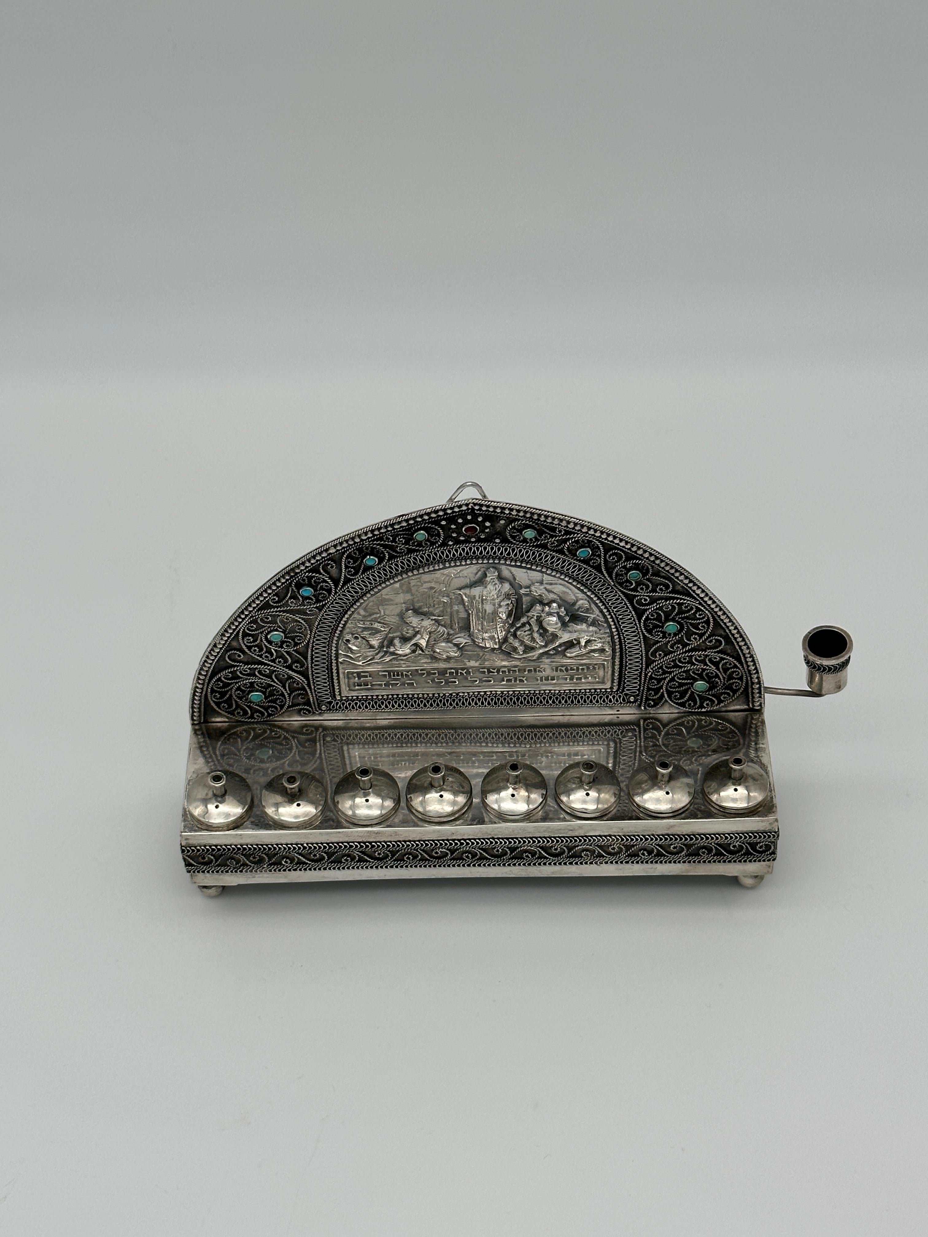 Lampada di Hanukah in argento Bezalel Jerusalem con pietre incastonate, Yehia Yemini circa 1920 in vendita 1