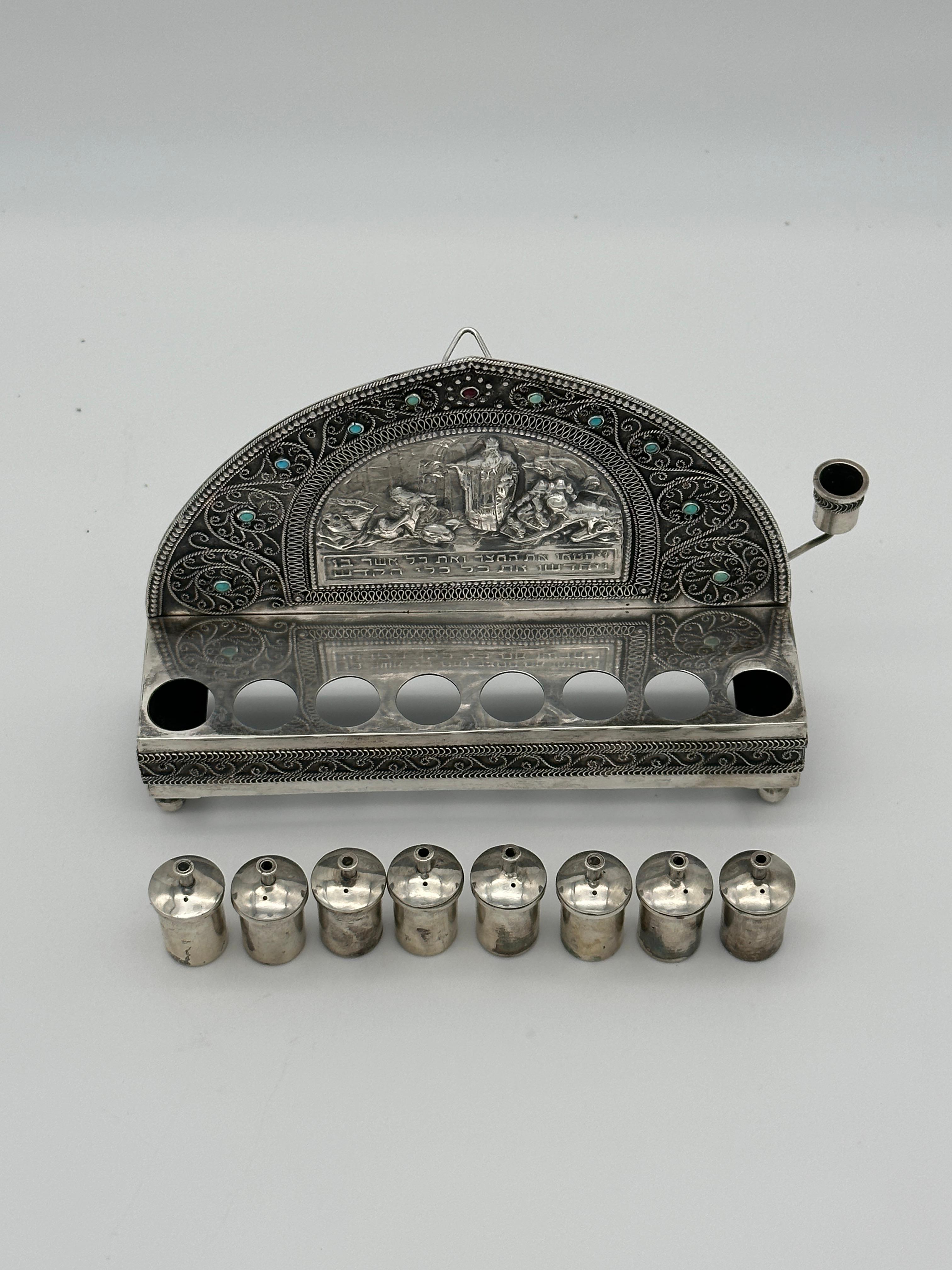 Lampada di Hanukah in argento Bezalel Jerusalem con pietre incastonate, Yehia Yemini circa 1920 in vendita 3