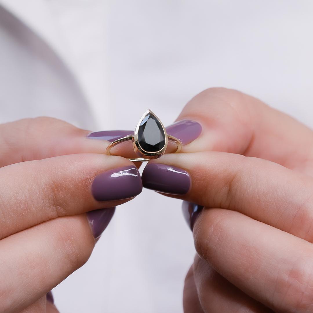 Women's Bezel Art Deco Solitaire 2 Carat Black Pear Cut Natural Diamond Cocktail Ring For Sale
