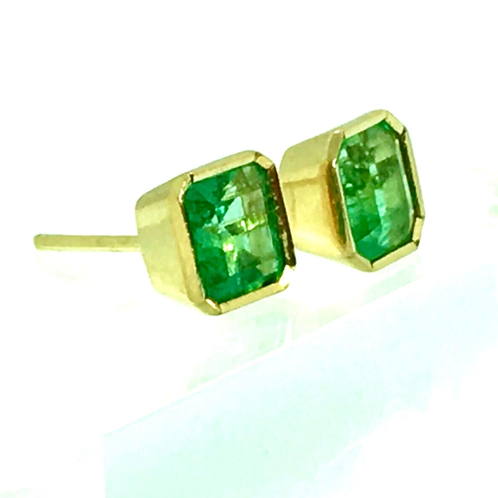 Emeralds Maravellous Bezel Colombian Emerald Stud Earrings 18 Karat 4