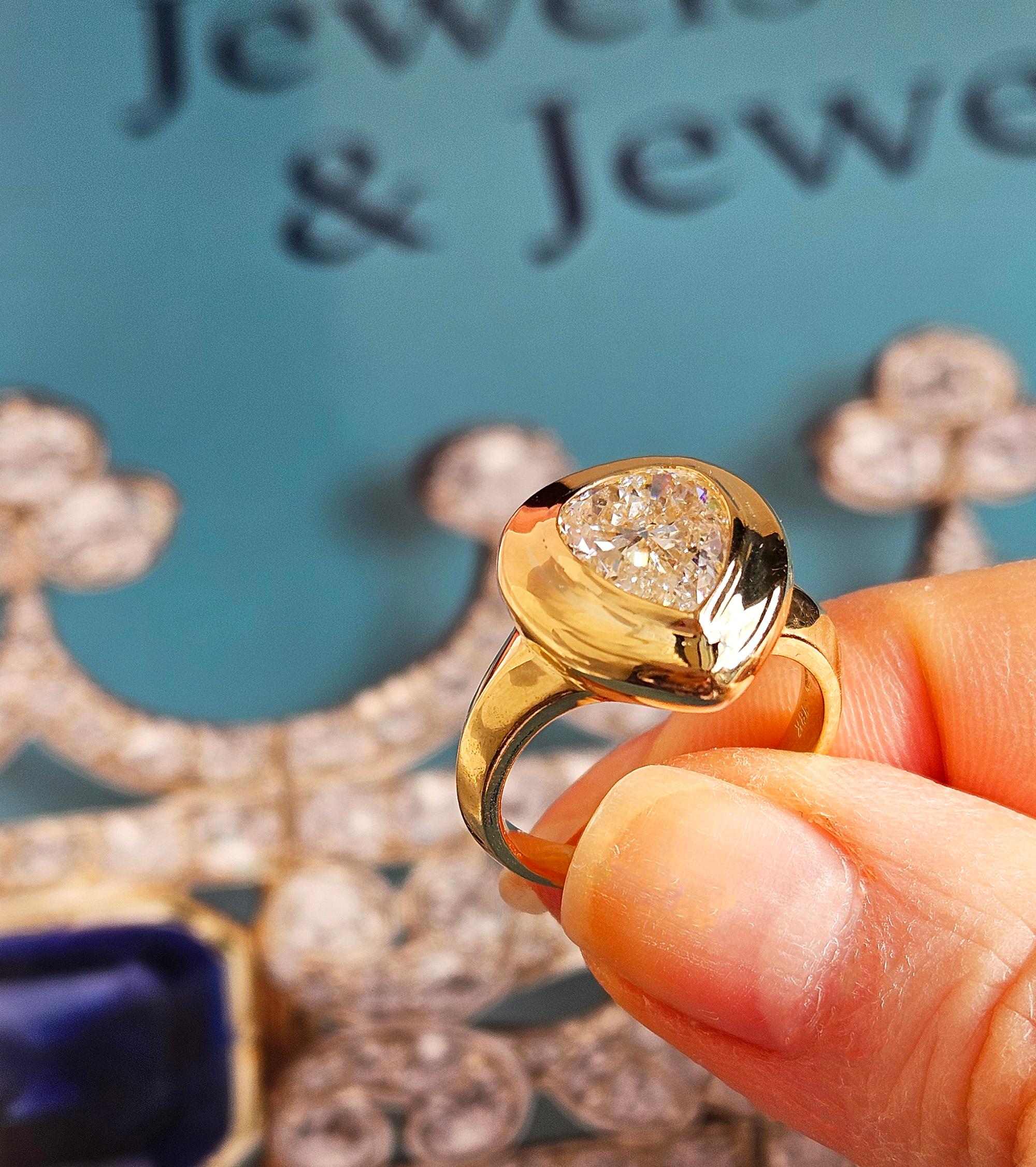 Bezel GIA 3.01ctw Antique PEAR Diamond Engagement 18K Gold Signet Solitaire Ring For Sale 8