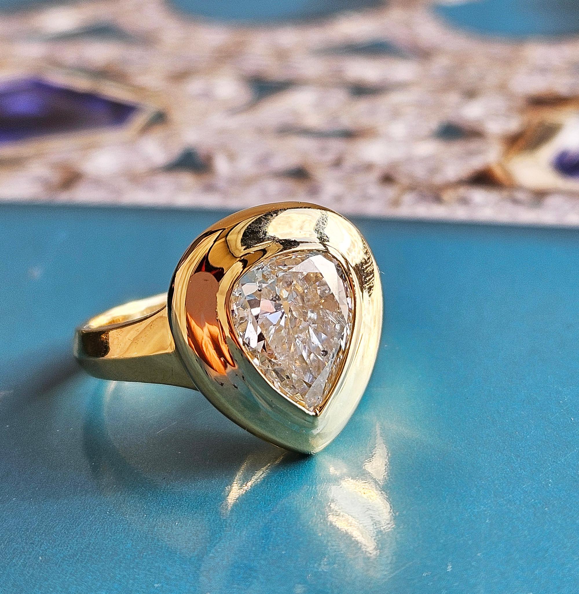 Bezel GIA 3.01ctw Antique PEAR Diamond Engagement 18K Gold Signet Solitaire Ring For Sale 12