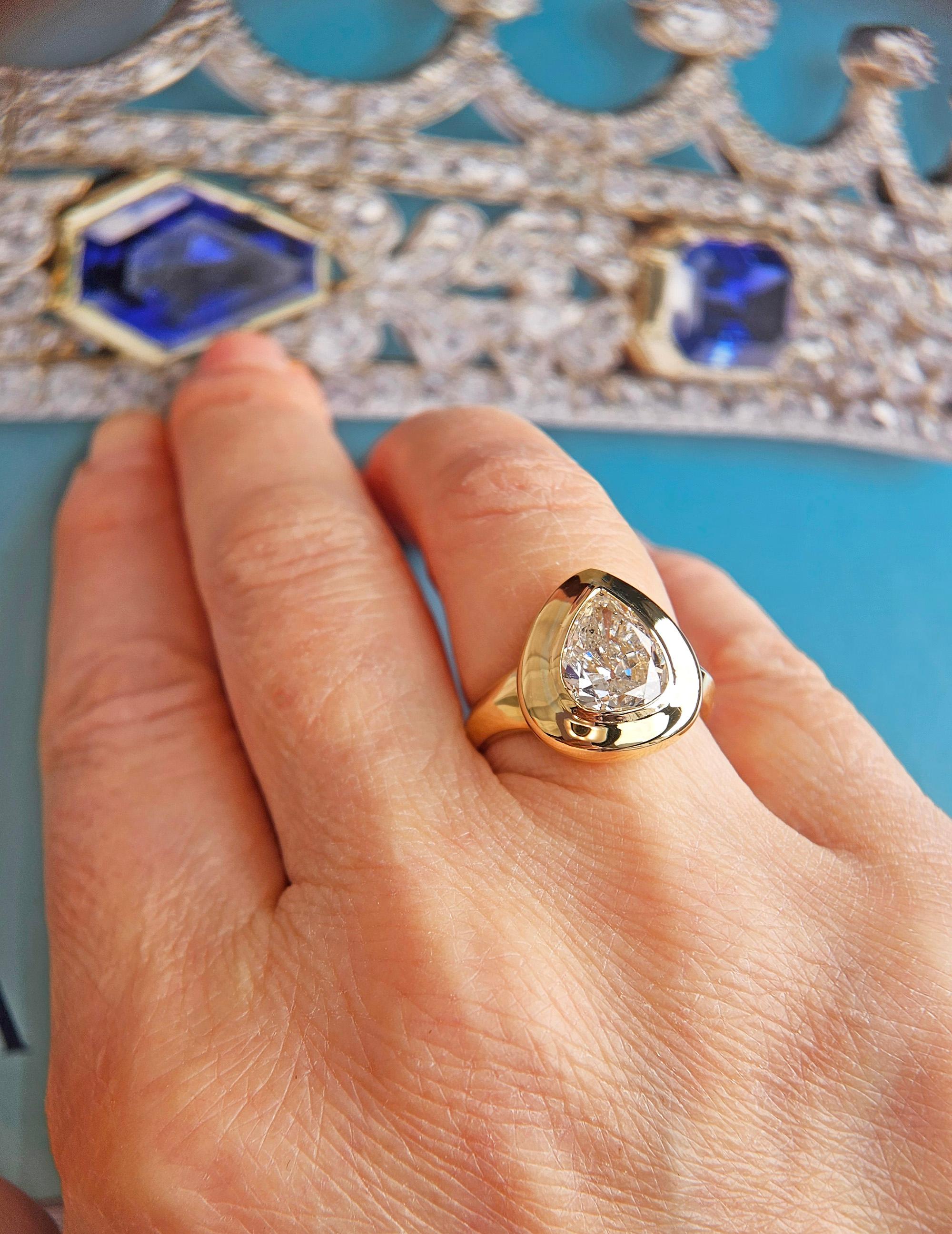 A very ELEGANT and CLASSY ESTATE old-cut vintage PEAR** Diamond ring in an inspired chunky bezel signet style Gold ring,
The stunning antique diamond is flush set in buttery rich 18k yellow gold. It has incredible color and appears very large for