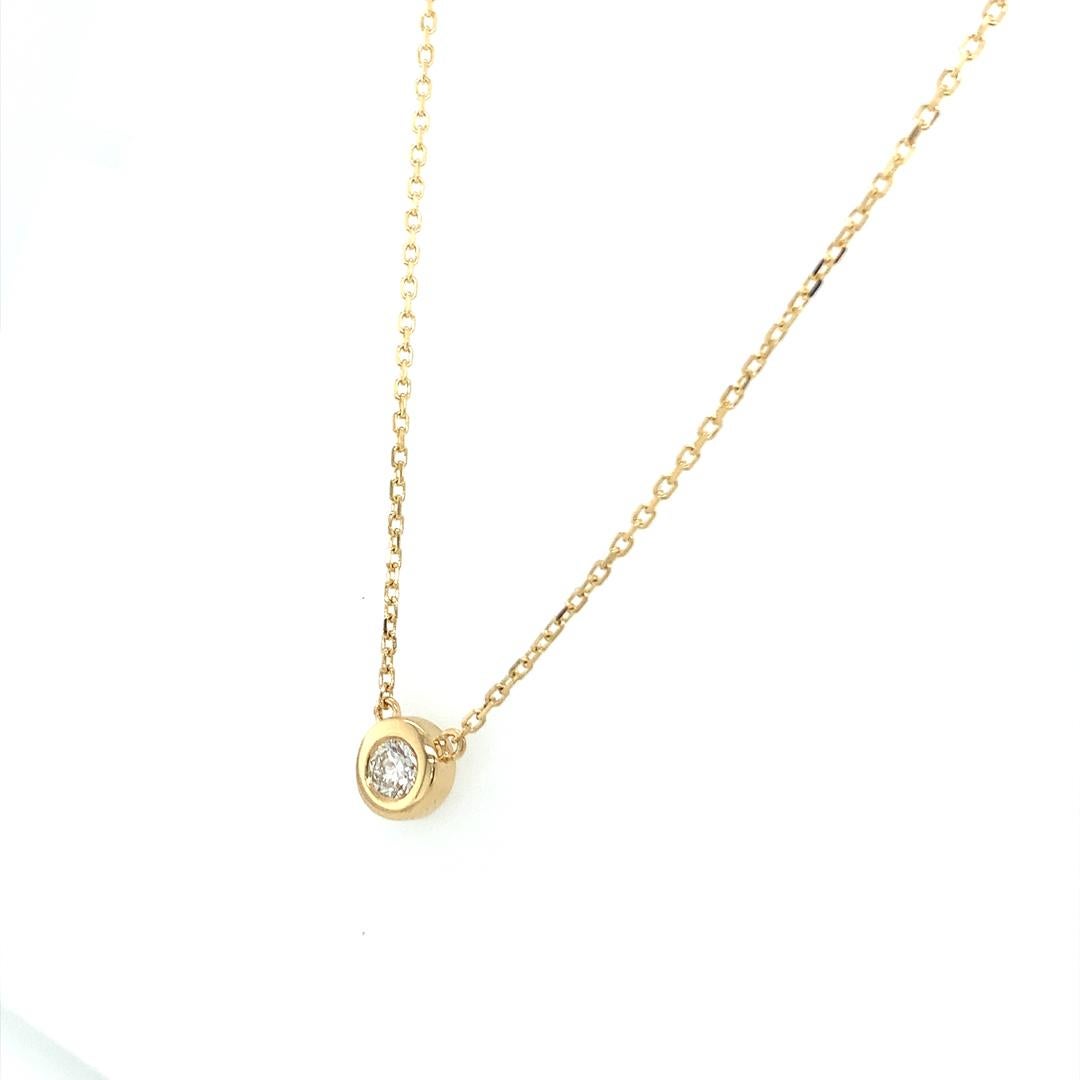 Sertie d'un diamant de 0,25 carat de qualité VS et d'un or jaune 18 carats Pour femmes en vente