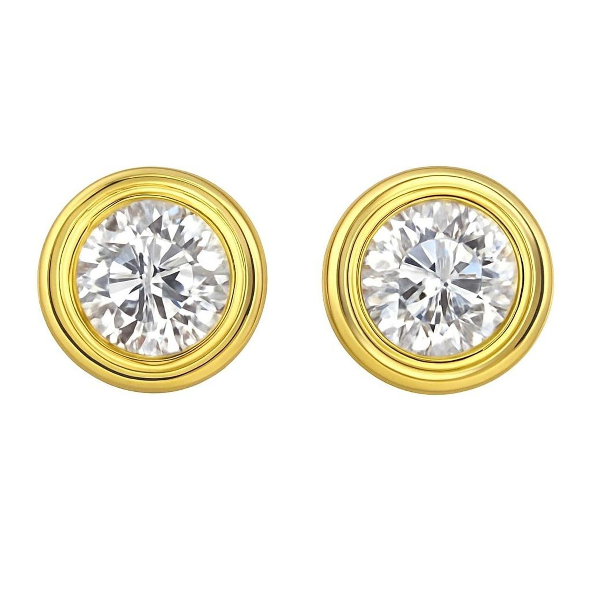 Boucles d'oreilles en or jaune 18K avec chaton et brillants ronds en vente