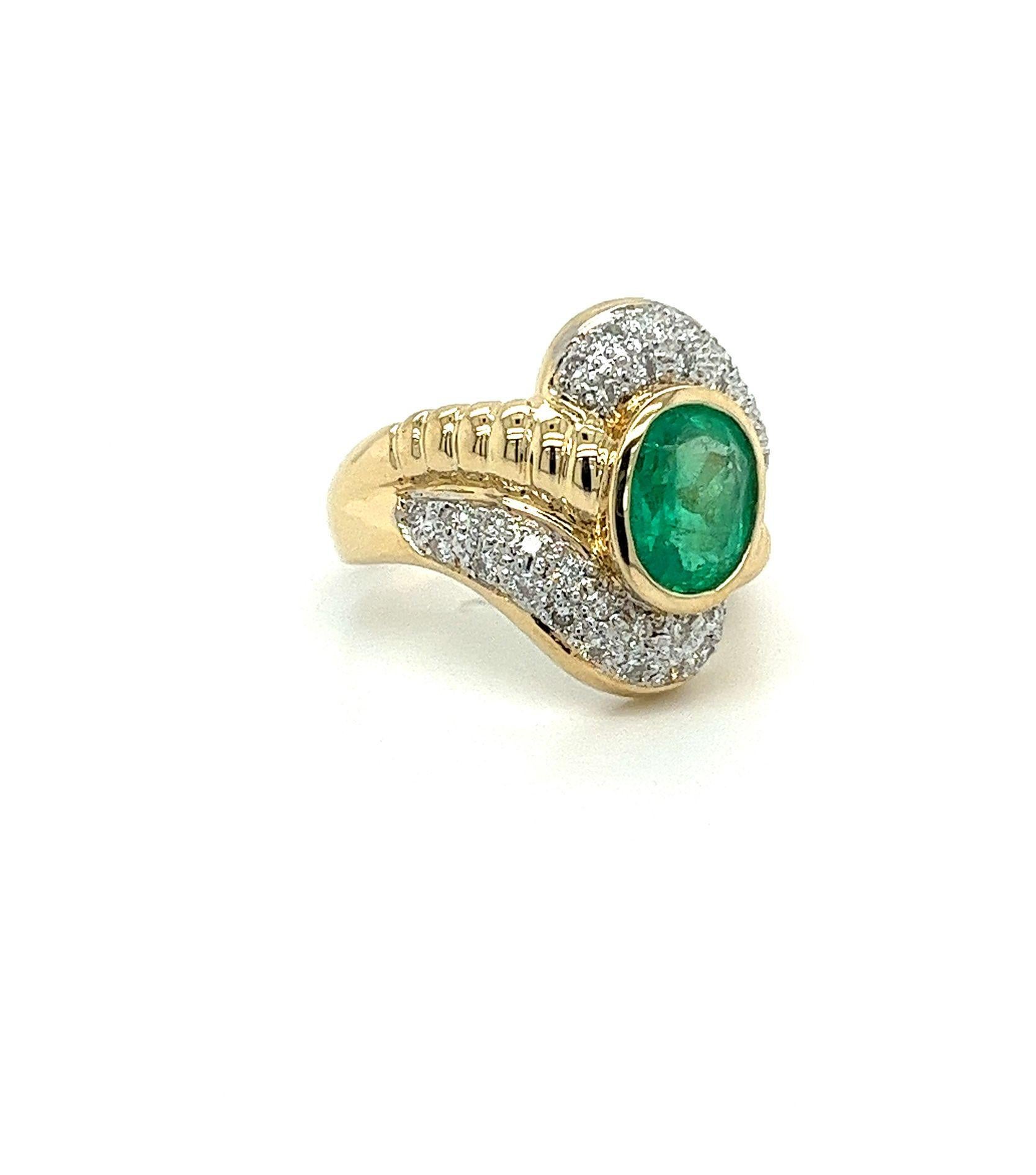 Art Deco Bezel Set 2.80 Carat Oval Cut Emerald & Diamond Ribbed Textured 18K Gold Ring For Sale