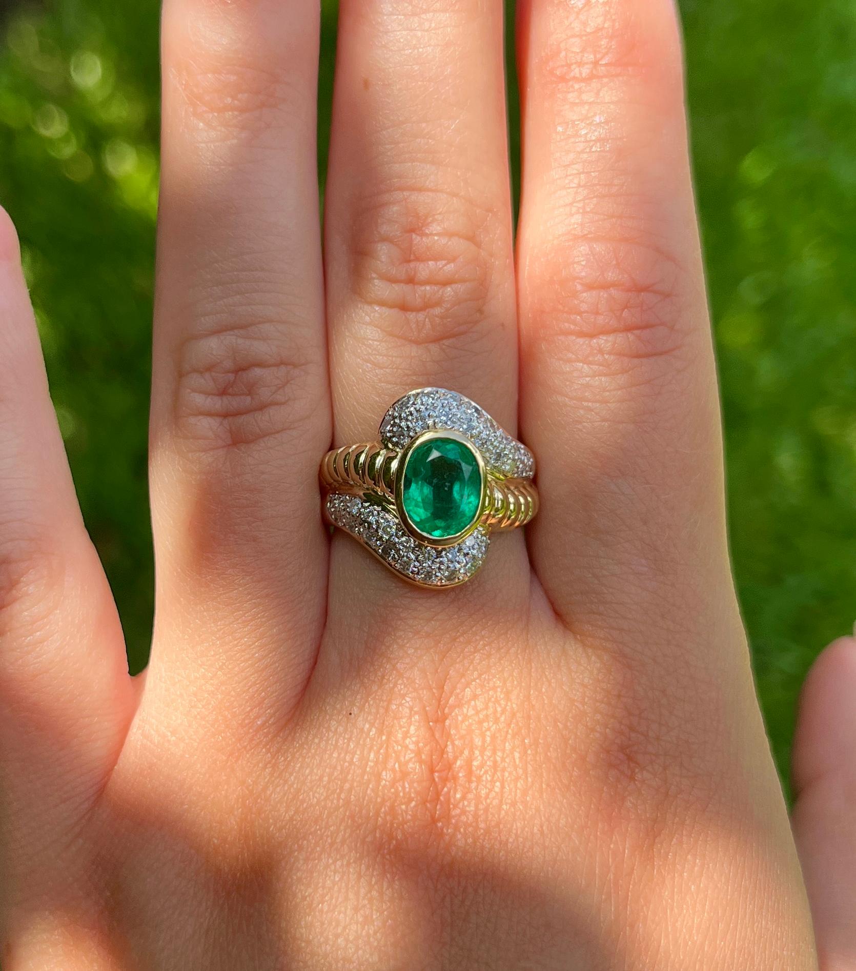 Bezel Set 2.80 Carat Oval Cut Emerald & Diamond Ribbed Textured 18K Gold Ring For Sale 2