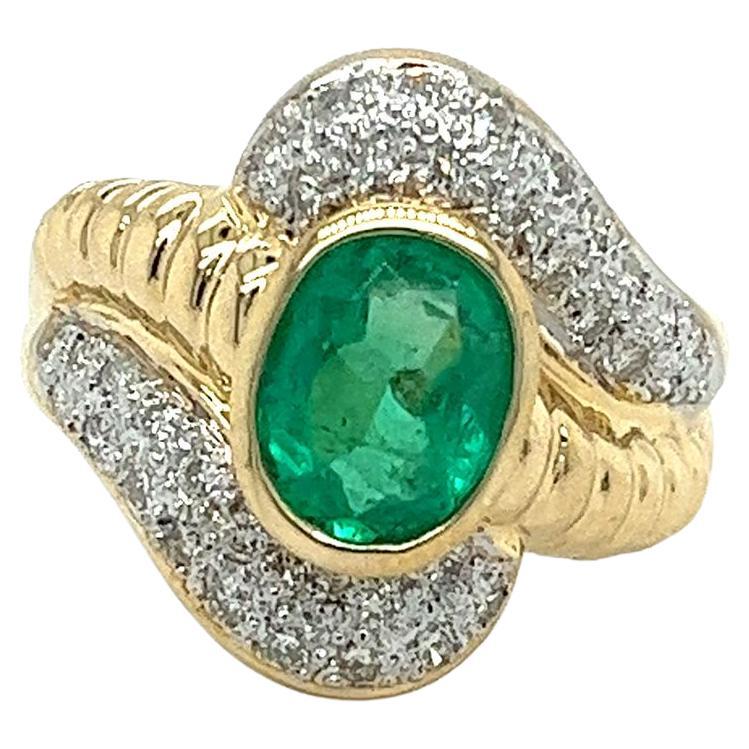 Bezel Set 2.80 Carat Oval Cut Emerald & Diamond Ribbed Textured 18K Gold Ring For Sale