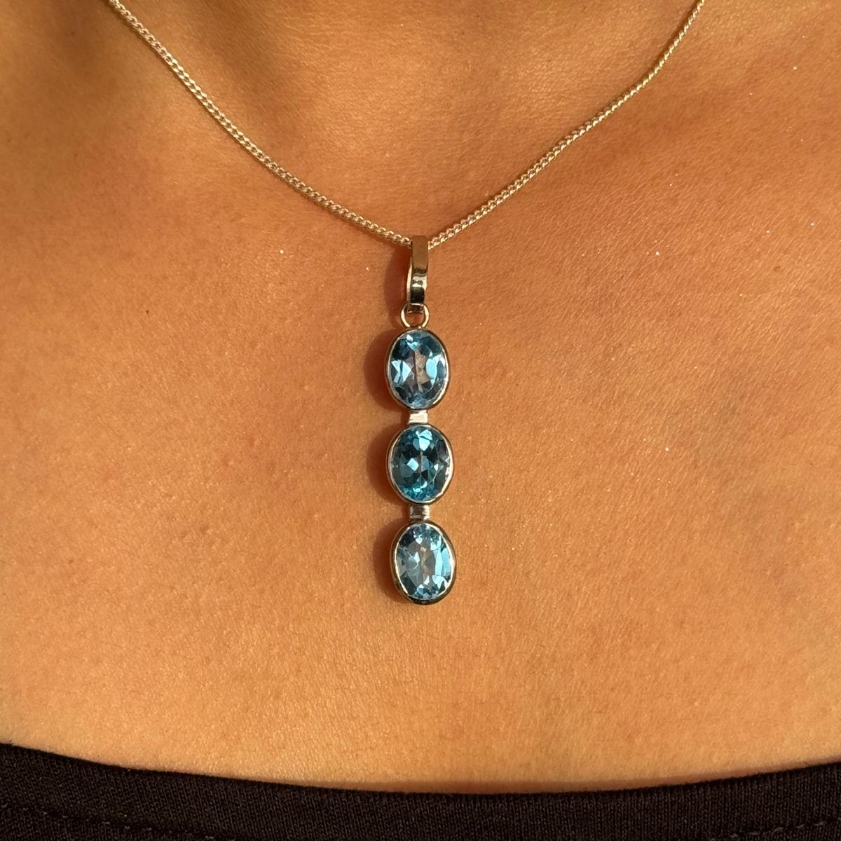 Lünette Set 7,49 CTW Blue Topaz Triple Linear Silber Anhänger Luxus Schmuck Geschenk im Angebot 2