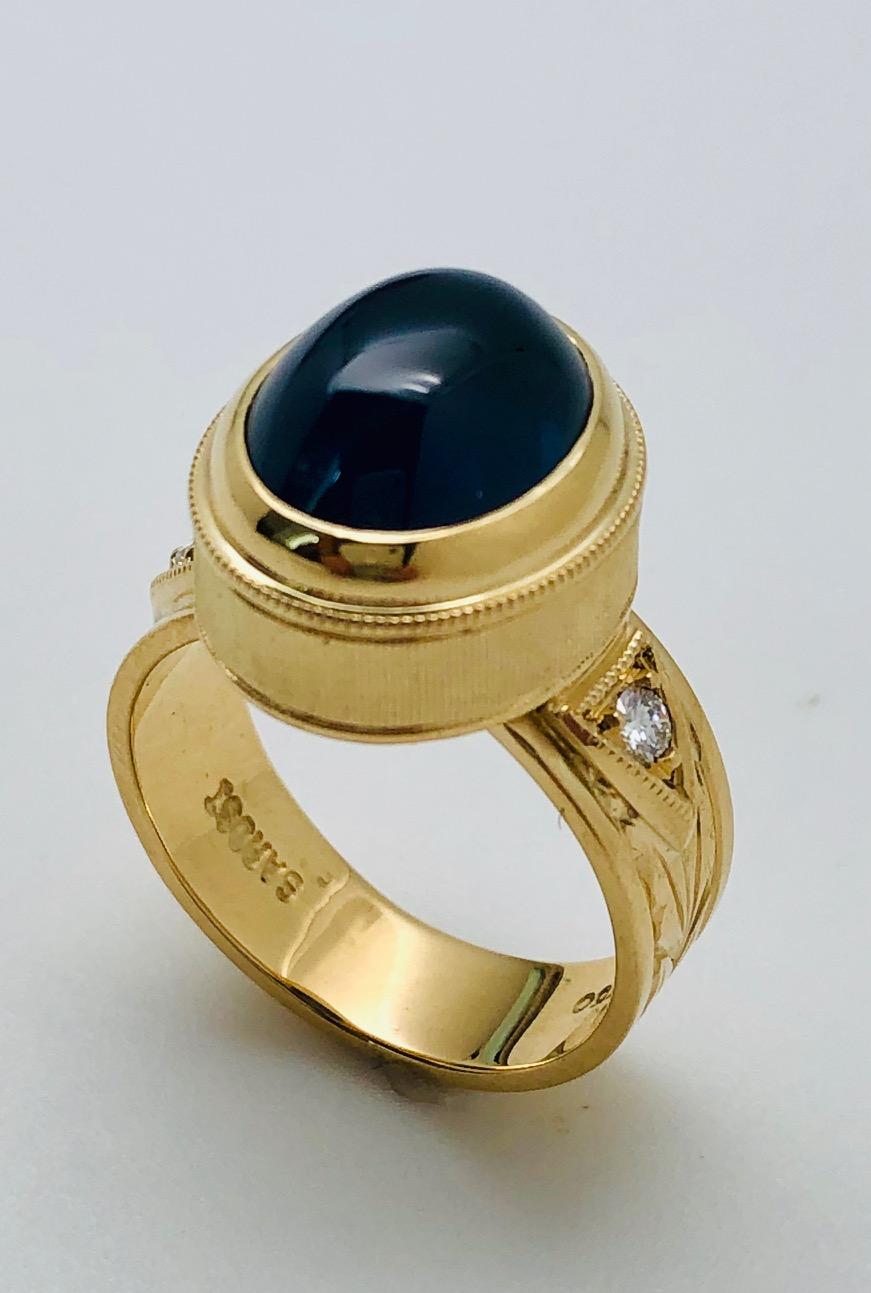 9.06 Carat Blue Sapphire Cabochon and Diamond Band Ring in Yellow Gold For Sale 1