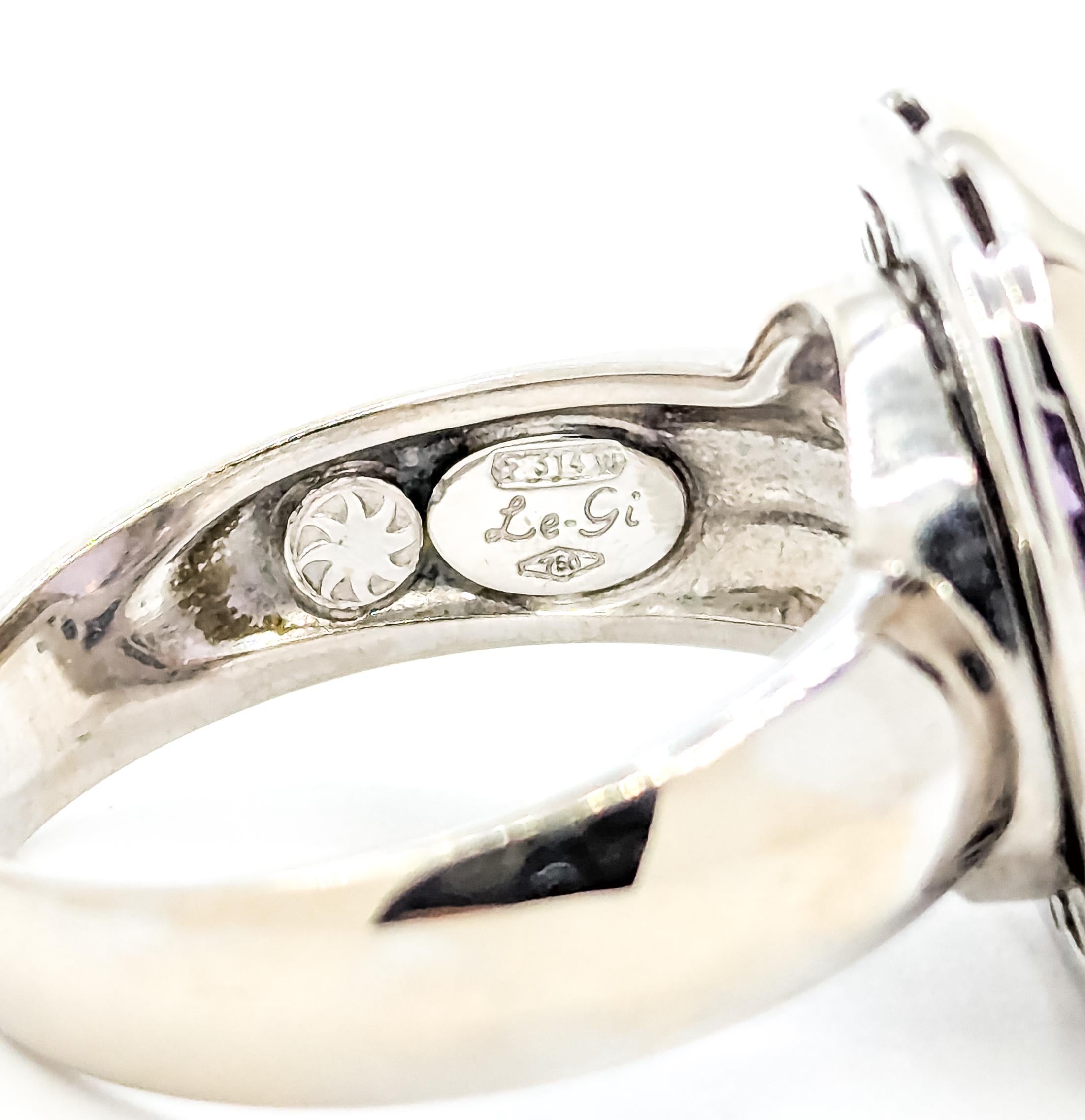 Bague moderne en or blanc 18k sertie d'une améthyste en vente 4