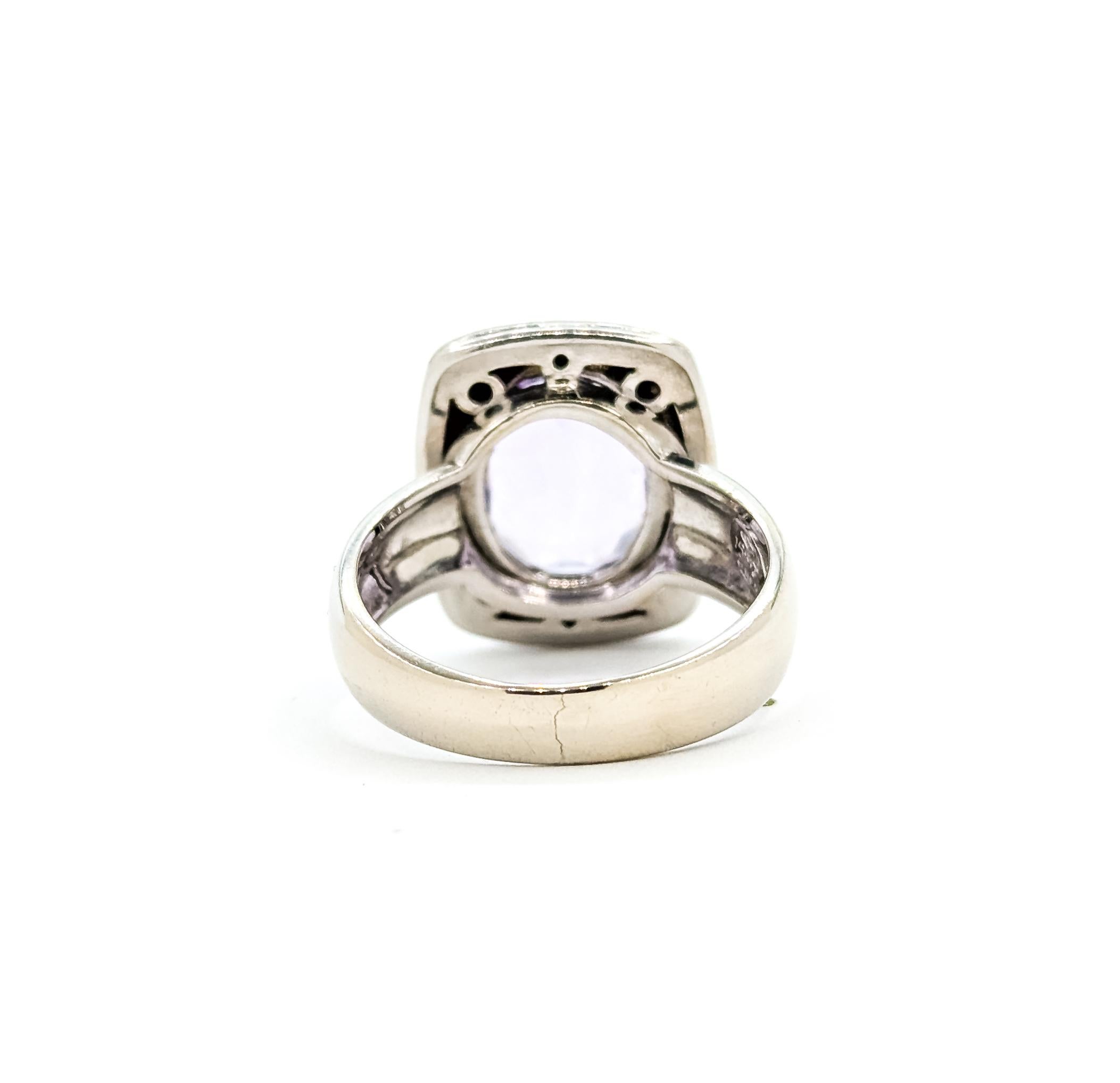 Bague moderne en or blanc 18k sertie d'une améthyste en vente 2