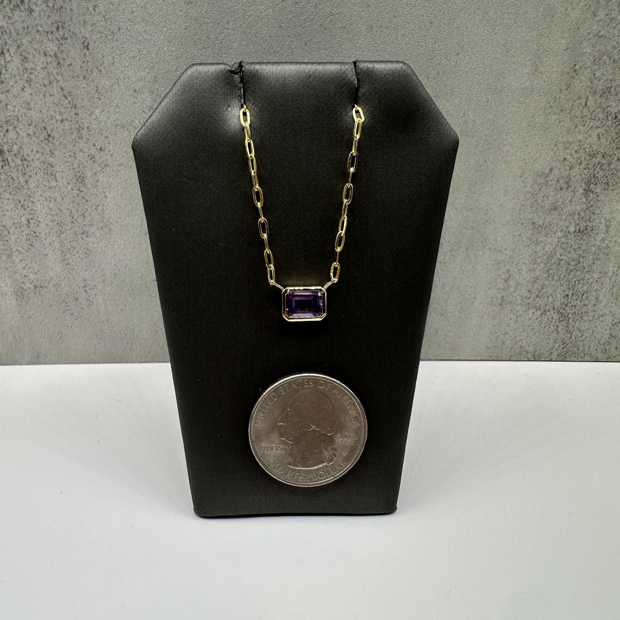 Taille émeraude Collier en or jaune 14kt serti d'améthystes - 7x5mm, 17in, New en vente