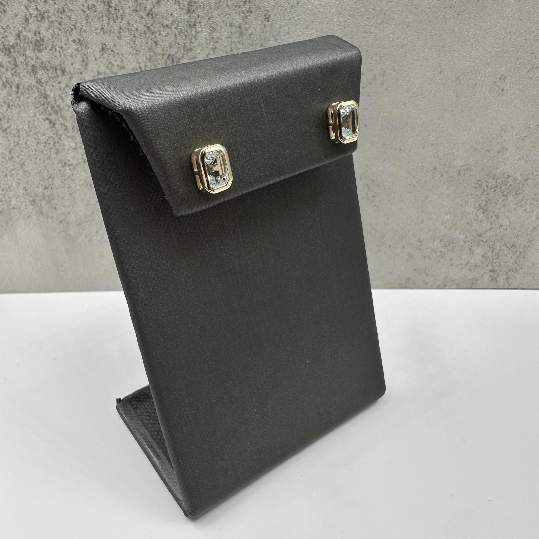 Moderne Boucles d'oreilles aigue-marine en or jaune 10kt - 6x4mm, 1.8g, New en vente