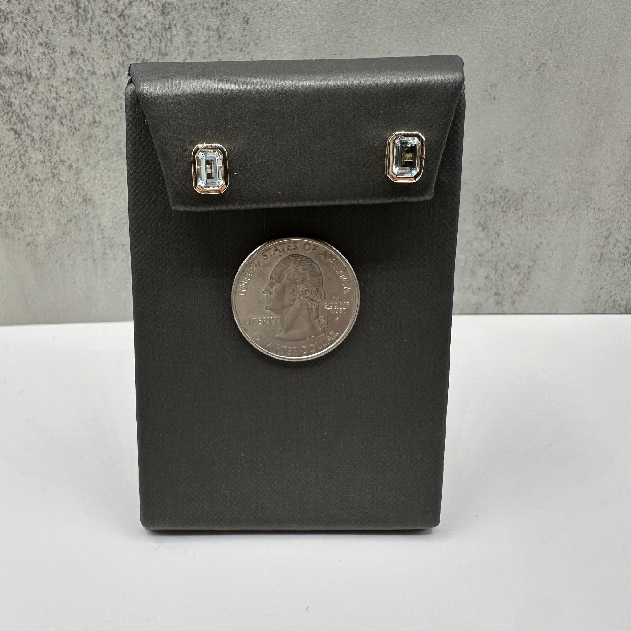 Taille émeraude Boucles d'oreilles aigue-marine en or jaune 10kt - 6x4mm, 1.8g, New en vente