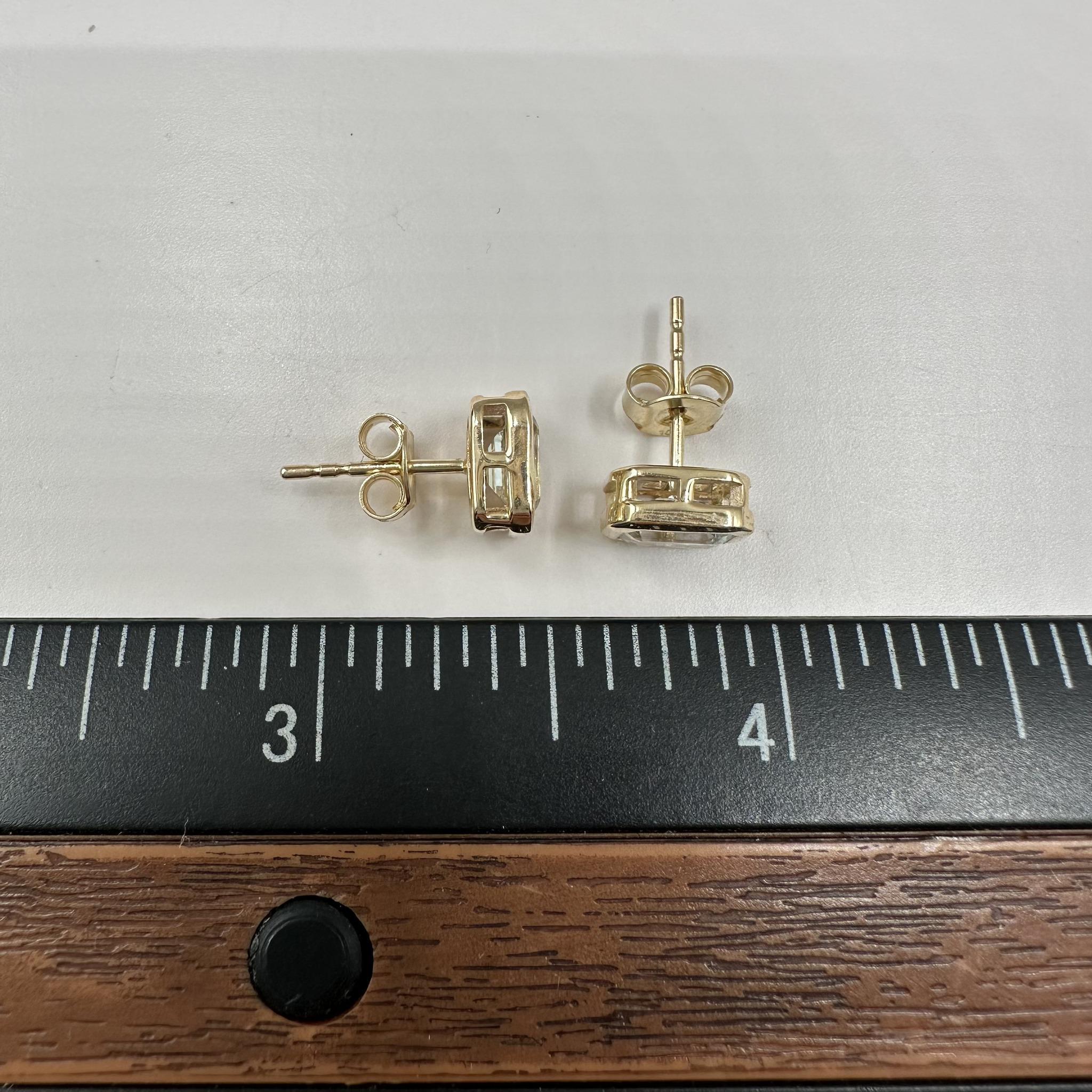 Boucles d'oreilles aigue-marine en or jaune 10kt - 6x4mm, 1.8g, New Neuf - En vente à West Hempstead, NY