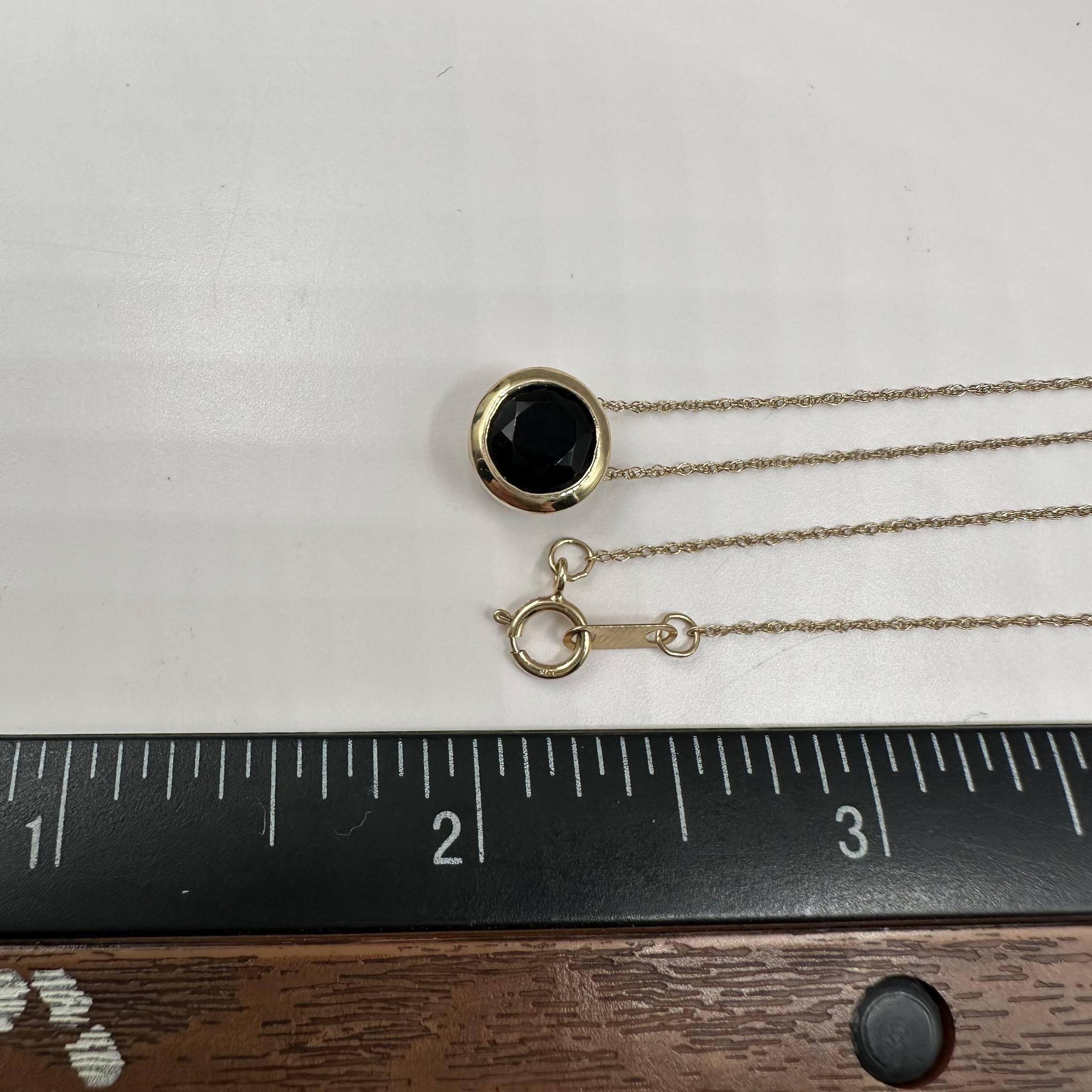 Donna Collana con castone di onice nero in oro giallo 10kt - 8 mm, 18